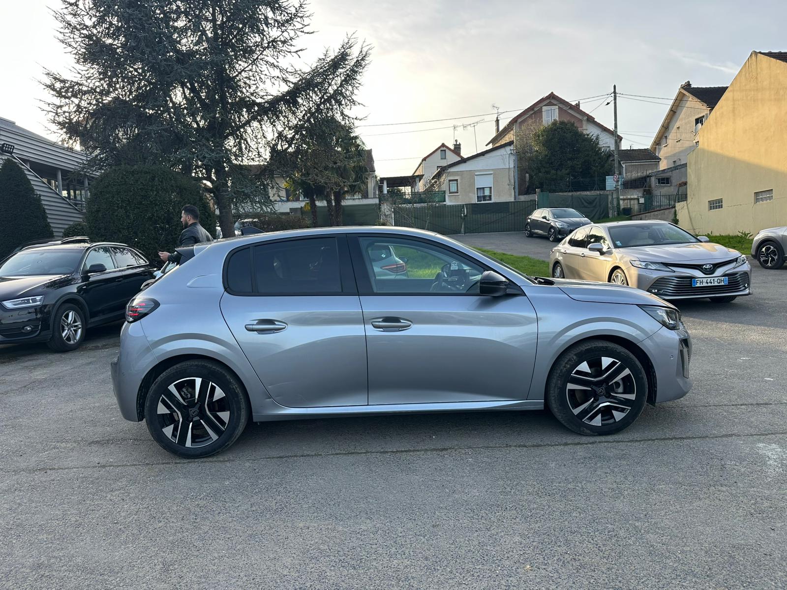 Achat PEUGEOT 208 1.2 PureTech 100 S&S BVM6 Allure – 5P 22/02/2024 en France pour importation en Algérie (Occasion). Spécialiste Export -3 ans, CCR, Mujahid chez DJ CAR. Réf 1ldvf1oec