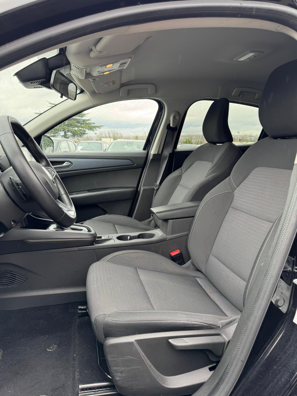 Achat RENAULT ARKANA 1.3 TCe 140 EDC EVOLUTION – BVA7 31/07/2023 en France pour importation en Algérie (Occasion). Spécialiste Export -3 ans, CCR, Mujahid chez DJ CAR. Réf 1f9dkpytx