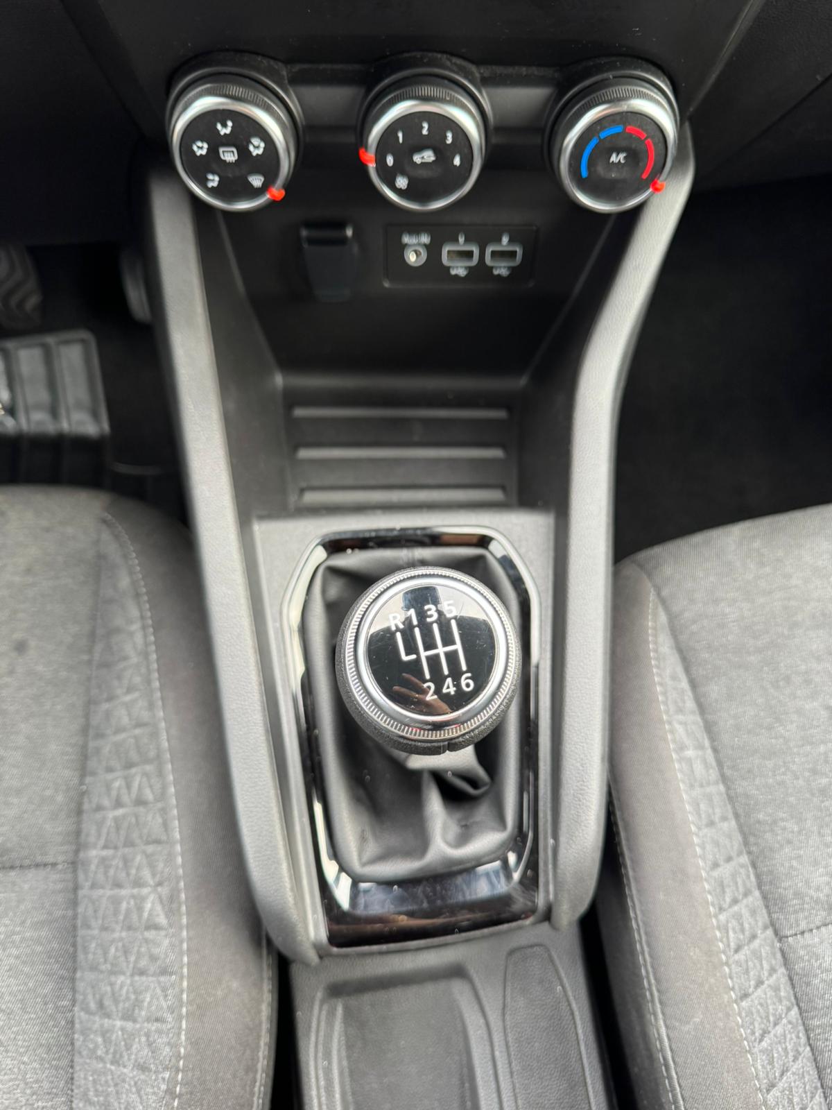 Achat RENAULT CLIO V 1.0 TCe 90 Equilibre – 5P 19/06/2023 en France pour importation en Algérie (Occasion). Spécialiste Export -3 ans, CCR, Mujahid chez DJ CAR. Réf 4nzzulkz