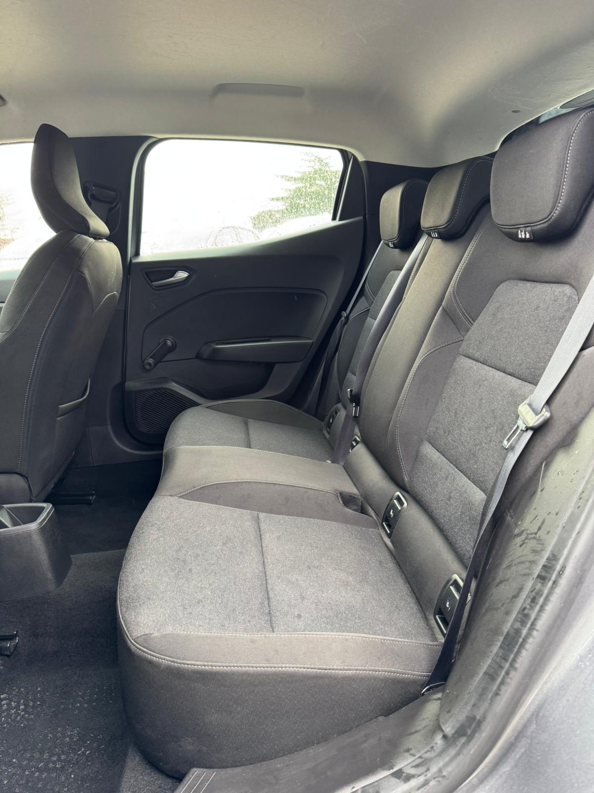 Achat RENAULT CLIO V 1.0 TCe 90 Equilibre – 5P 19/06/2023 en France pour importation en Algérie (Occasion). Spécialiste Export -3 ans, CCR, Mujahid chez DJ CAR. Réf 4nzzulkz