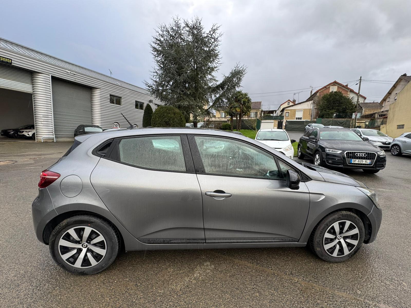 Achat RENAULT CLIO V 1.0 TCe 90 Equilibre – 5P 19/06/2023 en France pour importation en Algérie (Occasion). Spécialiste Export -3 ans, CCR, Mujahid chez DJ CAR. Réf 4nzzulkz