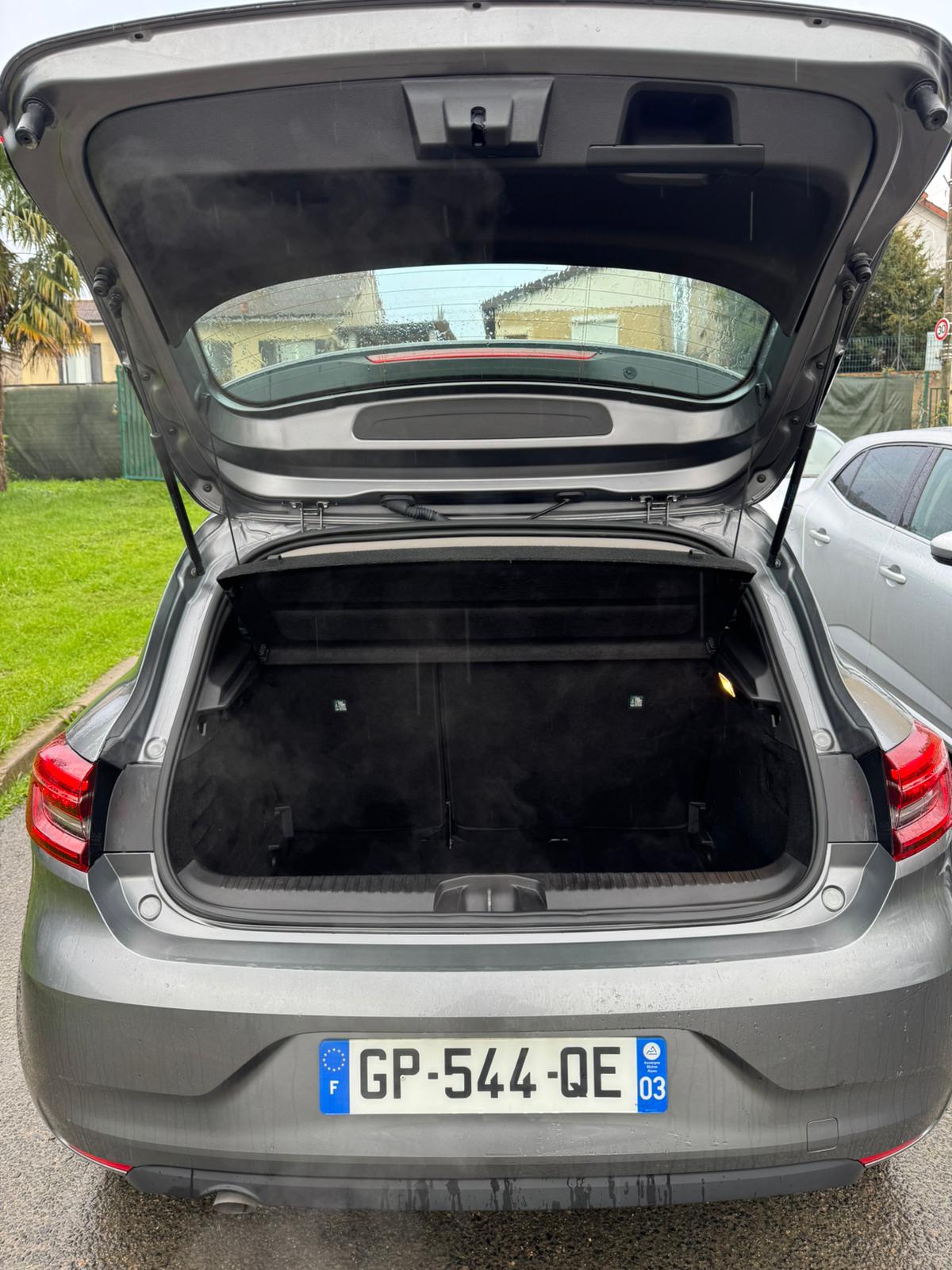 Achat RENAULT CLIO V 1.0 TCe 90 Equilibre – 5P 19/06/2023 en France pour importation en Algérie (Occasion). Spécialiste Export -3 ans, CCR, Mujahid chez DJ CAR. Réf 4nzzulkz