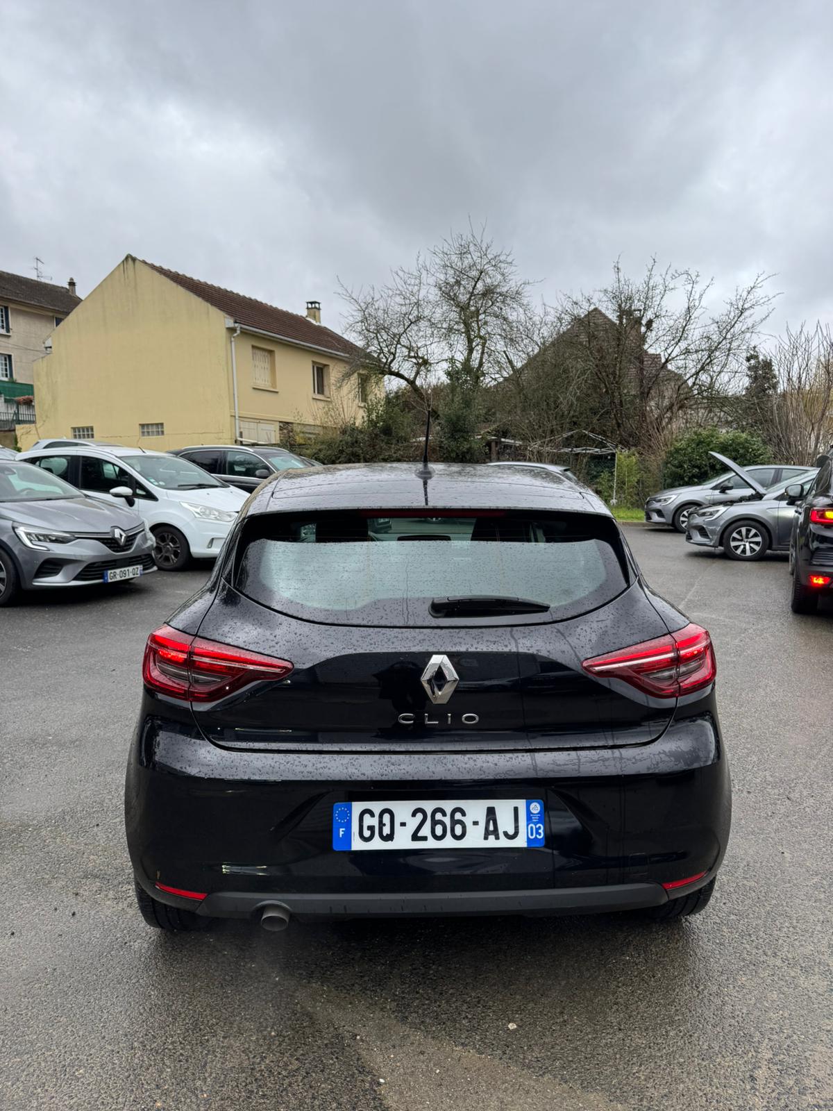 Achat RENAULT CLIO V 1.0 TCe 90 Equilibre – 5P 3/7/2023 en France pour importation en Algérie (Occasion). Spécialiste Export -3 ans, CCR, Mujahid chez DJ CAR. Réf 25sx3jbsx