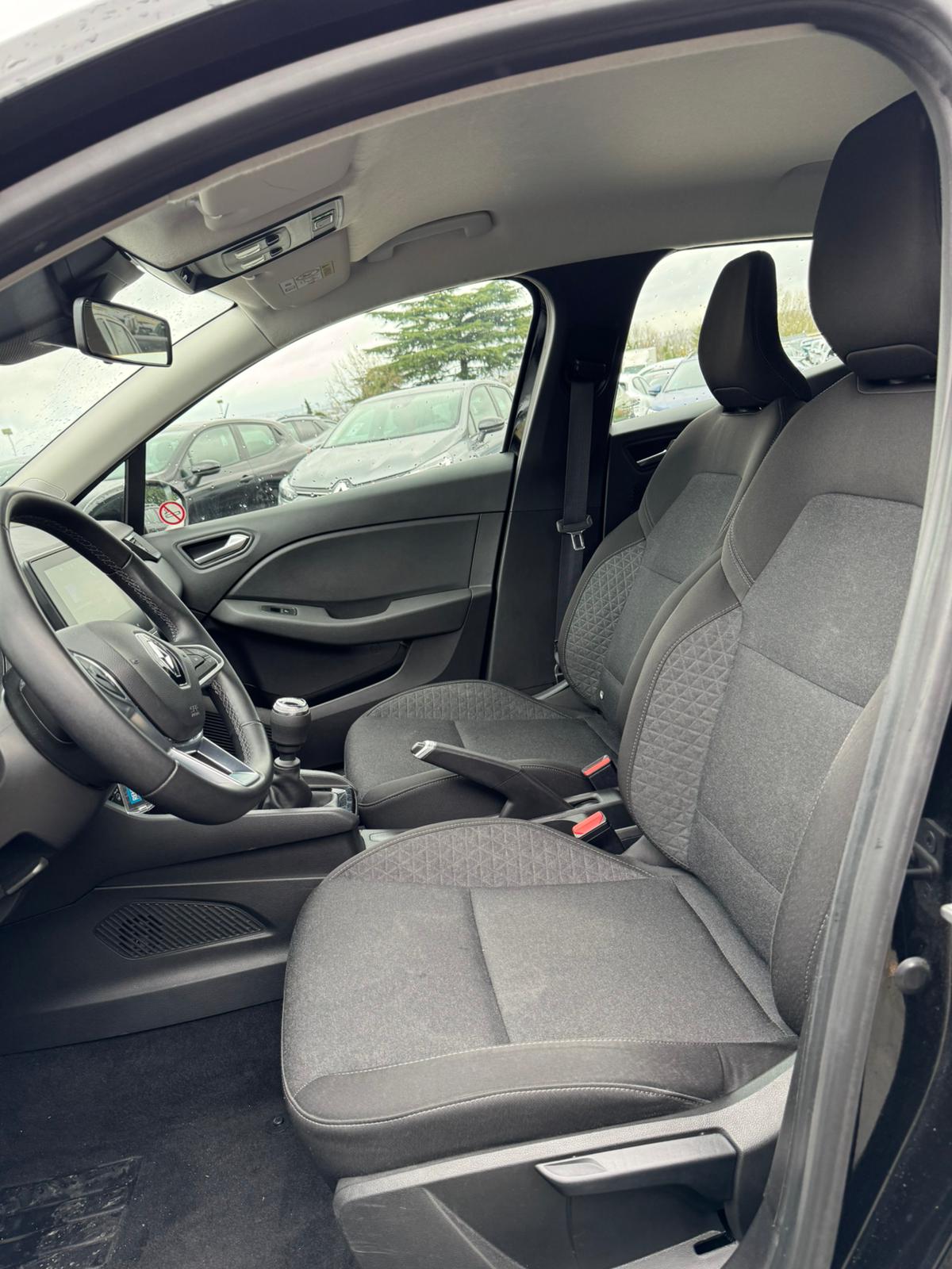 Achat RENAULT CLIO V 1.0 TCe 90 Equilibre – 5P 3/7/2023 en France pour importation en Algérie (Occasion). Spécialiste Export -3 ans, CCR, Mujahid chez DJ CAR. Réf 25sx3jbsx