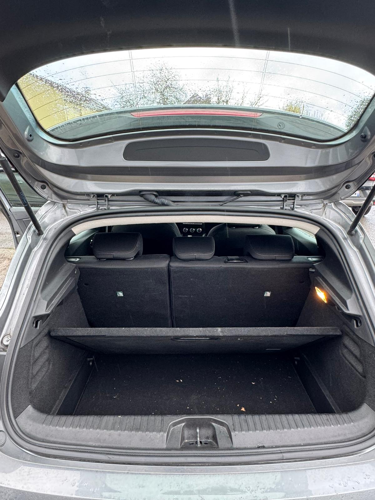 Achat RENAULT CLIO V 1.0 TCe 90 Equilibre – 5P 05/10/2023 en France pour importation en Algérie (Occasion). Spécialiste Export -3 ans, CCR, Mujahid chez DJ CAR. Réf qb513vj