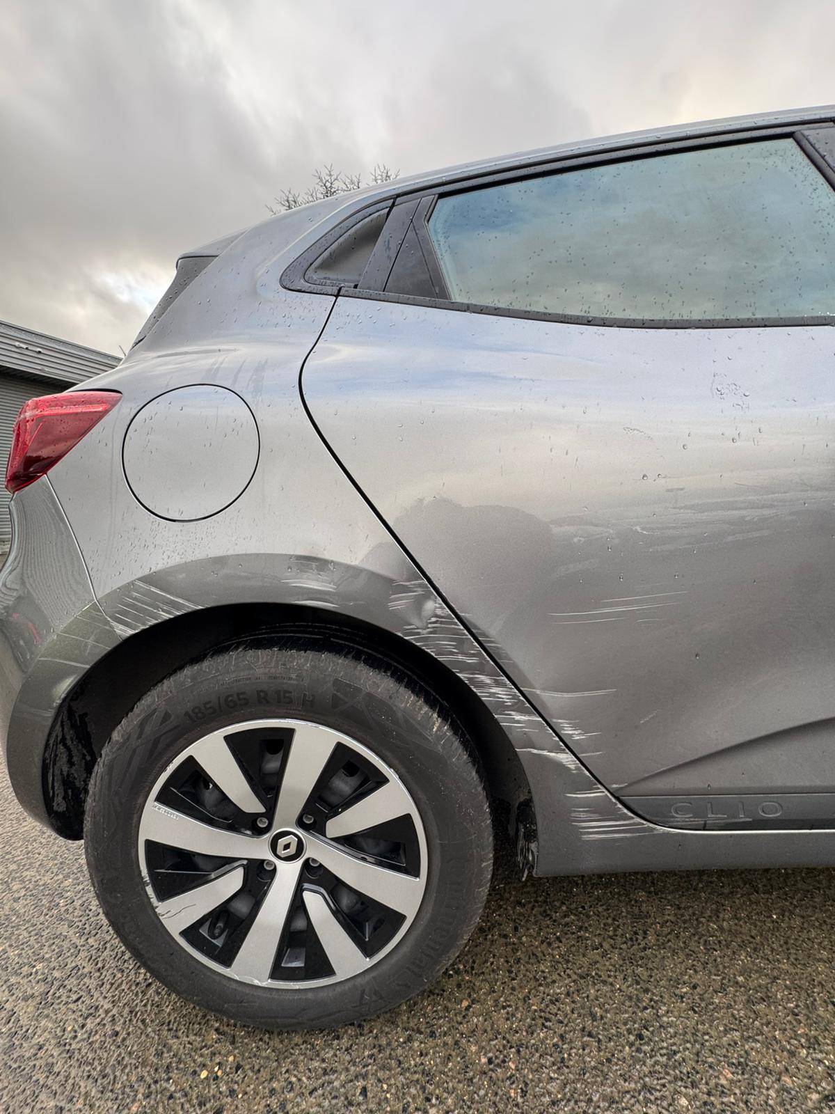 Achat RENAULT CLIO V 1.0 TCe 90 Equilibre – 5P 05/10/2023 en France pour importation en Algérie (Occasion). Spécialiste Export -3 ans, CCR, Mujahid chez DJ CAR. Réf 26to5hbj9