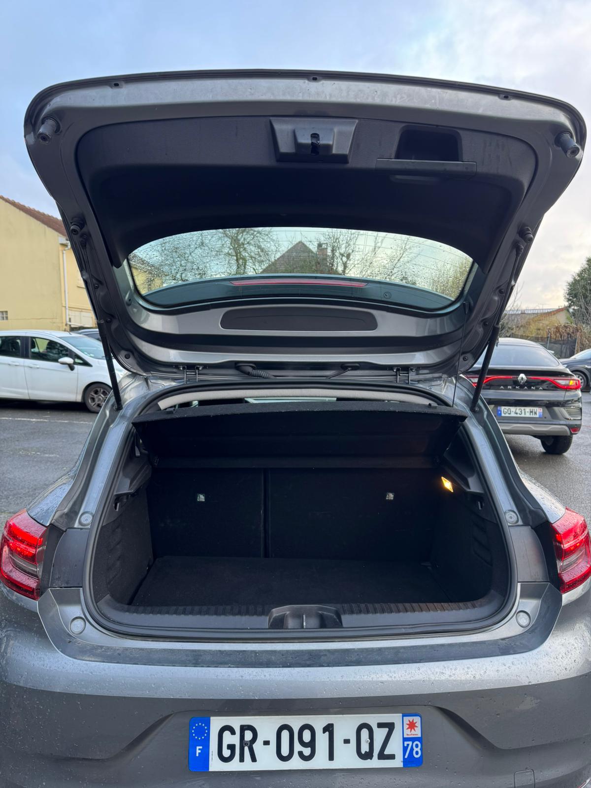 Achat RENAULT CLIO V 1.0 TCe 90 Equilibre – 5P 05/10/2023 en France pour importation en Algérie (Occasion). Spécialiste Export -3 ans, CCR, Mujahid chez DJ CAR. Réf cdxl89nj