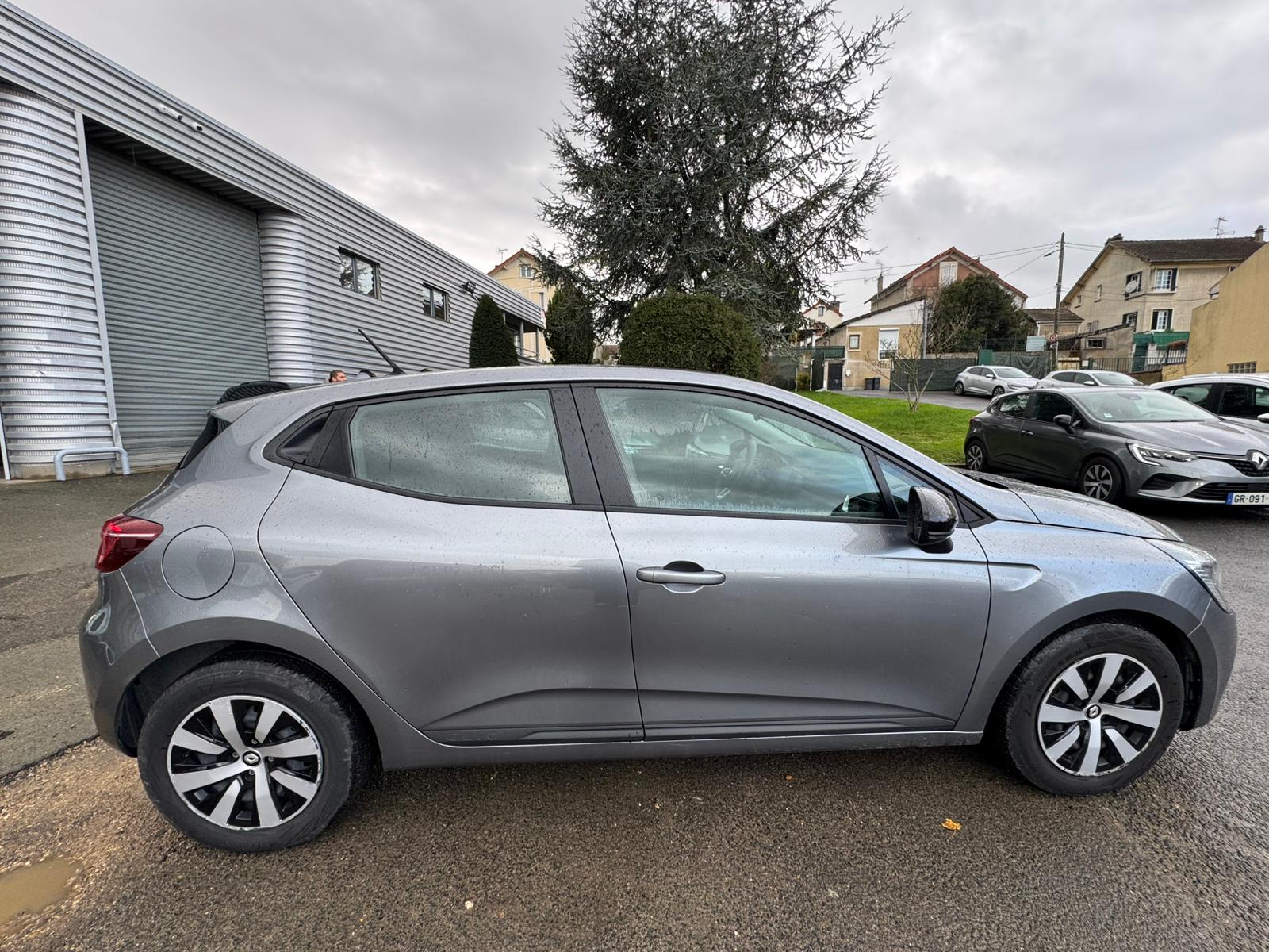 Achat RENAULT CLIO V 1.0 TCe 90 Equilibre – 5P 05/10/2023 en France pour importation en Algérie (Occasion). Spécialiste Export -3 ans, CCR, Mujahid chez DJ CAR. Réf qb513vj