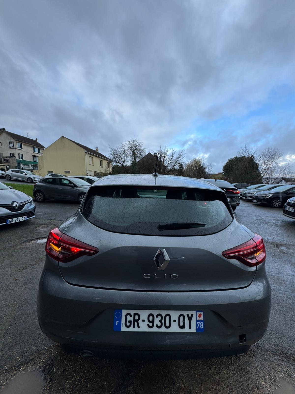 Achat RENAULT CLIO V 1.0 TCe 90 Equilibre – 5P 05/10/2023 en France pour importation en Algérie (Occasion). Spécialiste Export -3 ans, CCR, Mujahid chez DJ CAR. Réf qb513vj