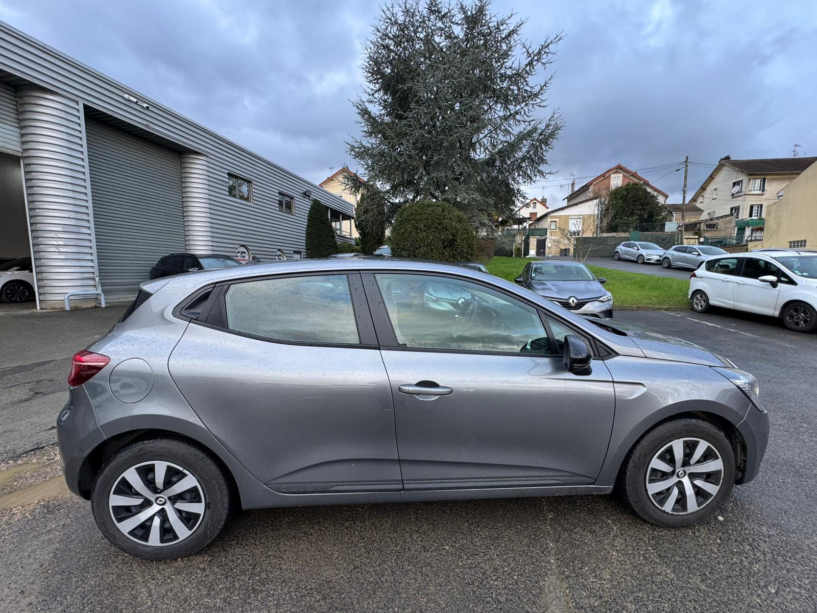 Achat RENAULT CLIO V 1.0 TCe 90 Equilibre – 5P 05/10/2023 en France pour importation en Algérie (Occasion). Spécialiste Export -3 ans, CCR, Mujahid chez DJ CAR. Réf cdxl89nj