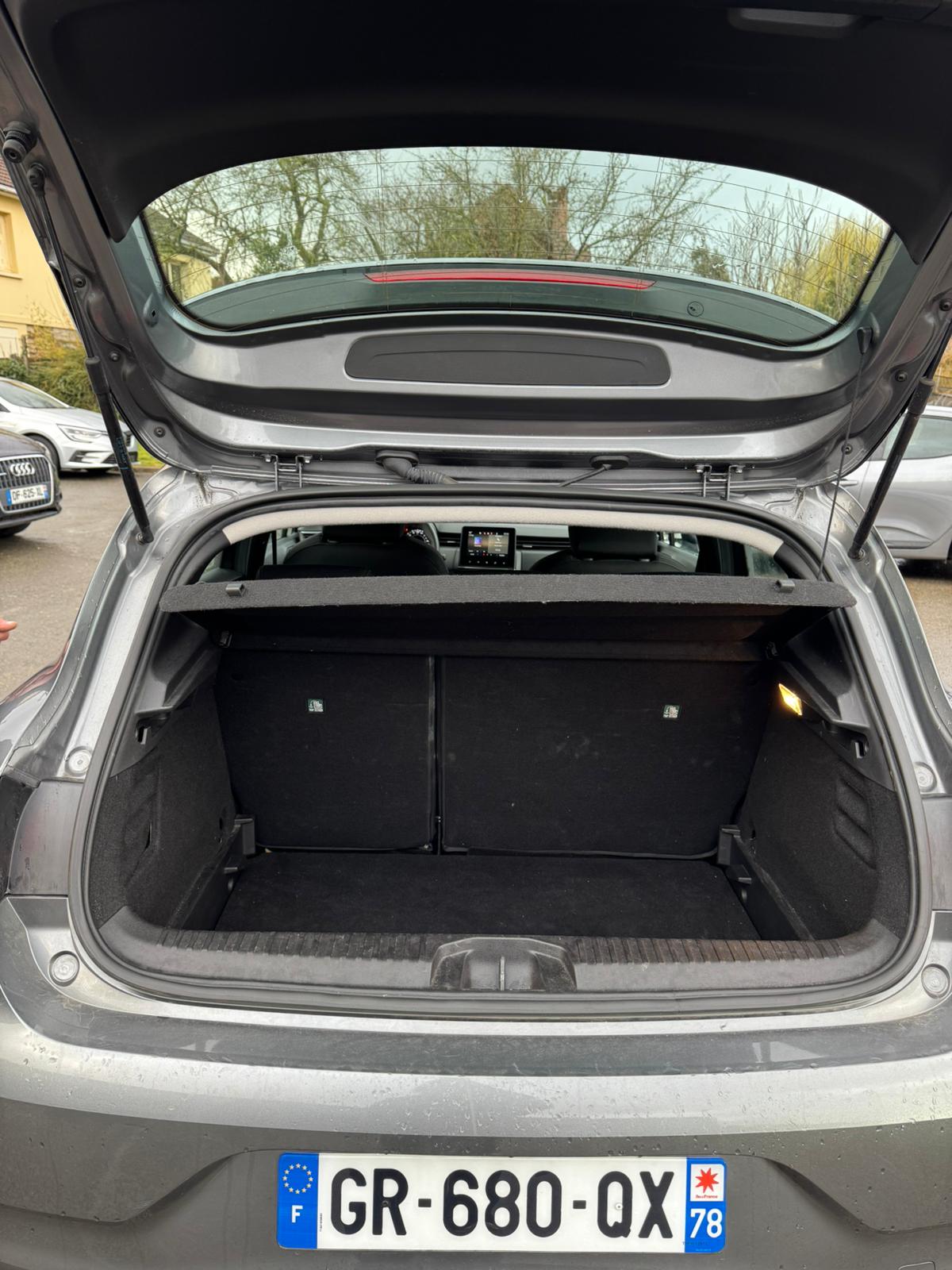 Achat RENAULT CLIO V 1.0 TCe 90 Equilibre – 5P 05/10/2023 en France pour importation en Algérie (Occasion). Spécialiste Export -3 ans, CCR, Mujahid chez DJ CAR. Réf 26to5hbj9