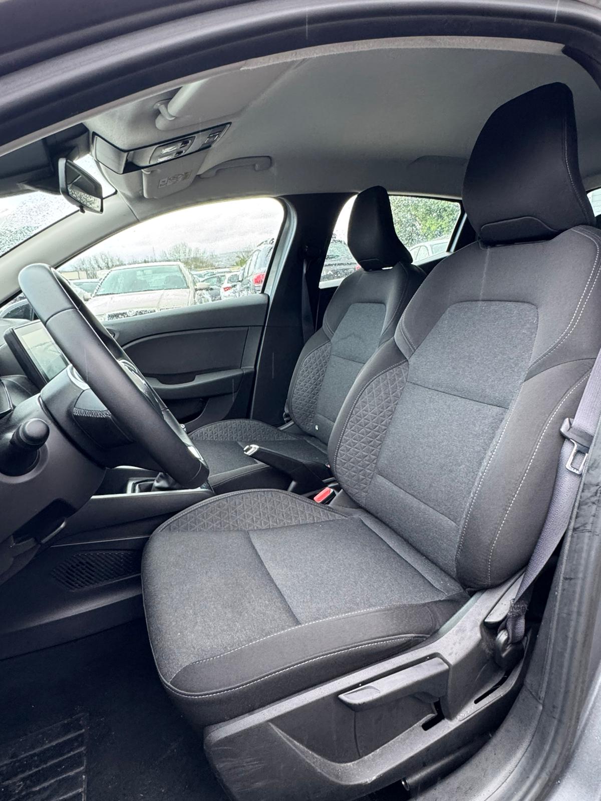 Achat RENAULT CLIO V 1.0 TCe 90 Equilibre – 5P 05/10/2023 en France pour importation en Algérie (Occasion). Spécialiste Export -3 ans, CCR, Mujahid chez DJ CAR. Réf qb513vj