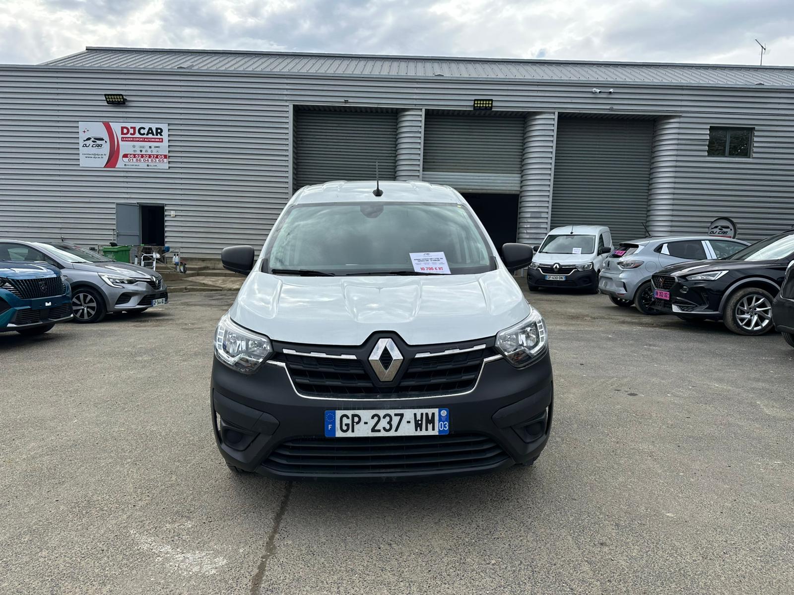 Achat RENAULT EXPRESS VAN 1.3 TCE 100 EXPRESS VAN – 22 CONFORT 28/06/2023 en France pour importation en Algérie (Occasion). Spécialiste Export -3 ans, CCR, Mujahid chez DJ CAR. Réf 10ytq133