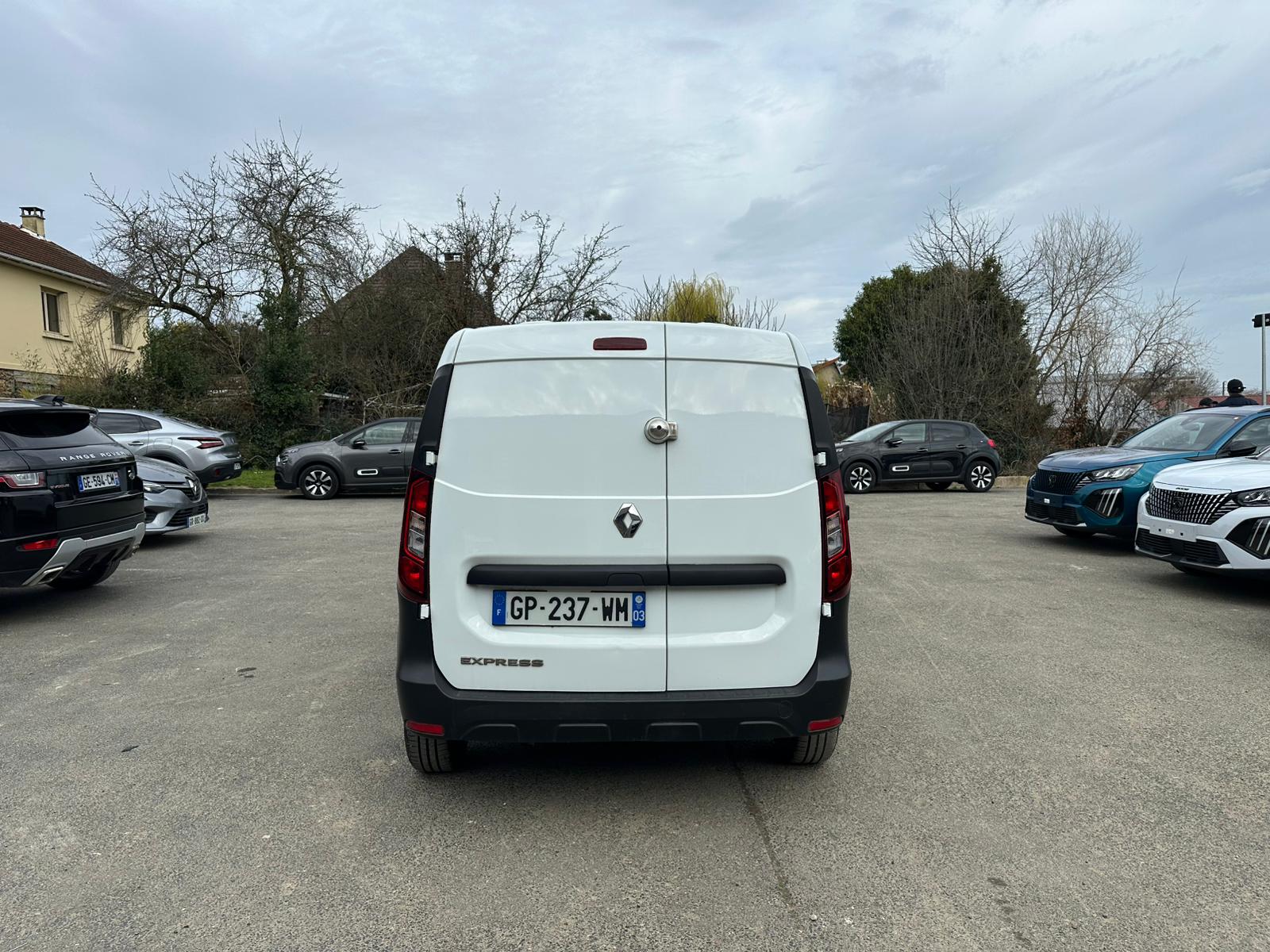 Achat RENAULT EXPRESS VAN 1.3 TCE 100 EXPRESS VAN – 22 CONFORT 28/06/2023 en France pour importation en Algérie (Occasion). Spécialiste Export -3 ans, CCR, Mujahid chez DJ CAR. Réf 10ytq133