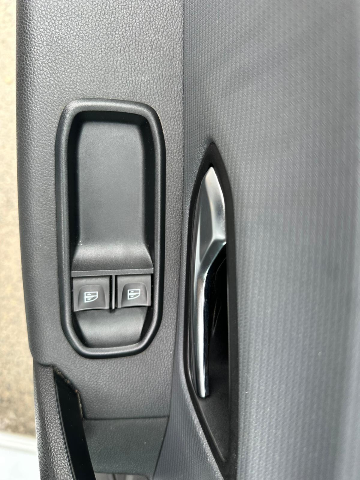 Achat RENAULT EXPRESS VAN 1.3 TCE 100 EXPRESS VAN – 22 CONFORT 28/06/2023 en France pour importation en Algérie (Occasion). Spécialiste Export -3 ans, CCR, Mujahid chez DJ CAR. Réf 10ytq133