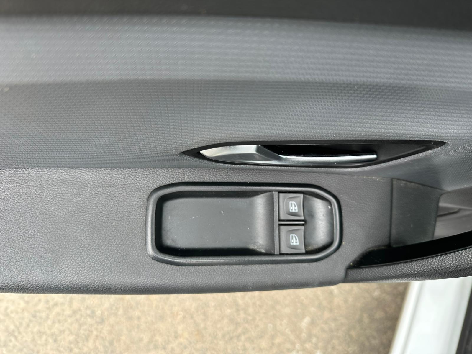 Achat RENAULT EXPRESS VAN 1.3 TCE 100 EXPRESS VAN – 22 CONFORT 28/06/2023 en France pour importation en Algérie (Occasion). Spécialiste Export -3 ans, CCR, Mujahid chez DJ CAR. Réf 2bu6nvwwn