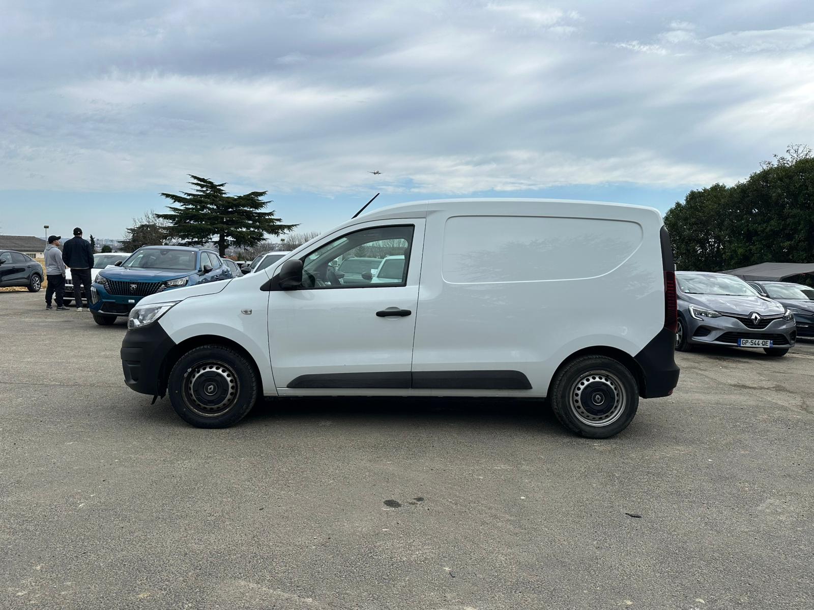 Achat RENAULT EXPRESS VAN 1.3 TCE 100 EXPRESS VAN – 22 CONFORT 28/06/2023 en France pour importation en Algérie (Occasion). Spécialiste Export -3 ans, CCR, Mujahid chez DJ CAR. Réf 10ytq133