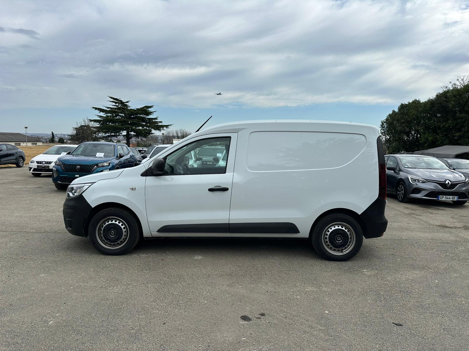 Achat RENAULT EXPRESS VAN 1.3 TCE 100 EXPRESS VAN – 22 CONFORT 28/06/2023 en France pour importation en Algérie (Occasion). Spécialiste Export -3 ans, CCR, Mujahid chez DJ CAR. Réf 2bu6nvwwn