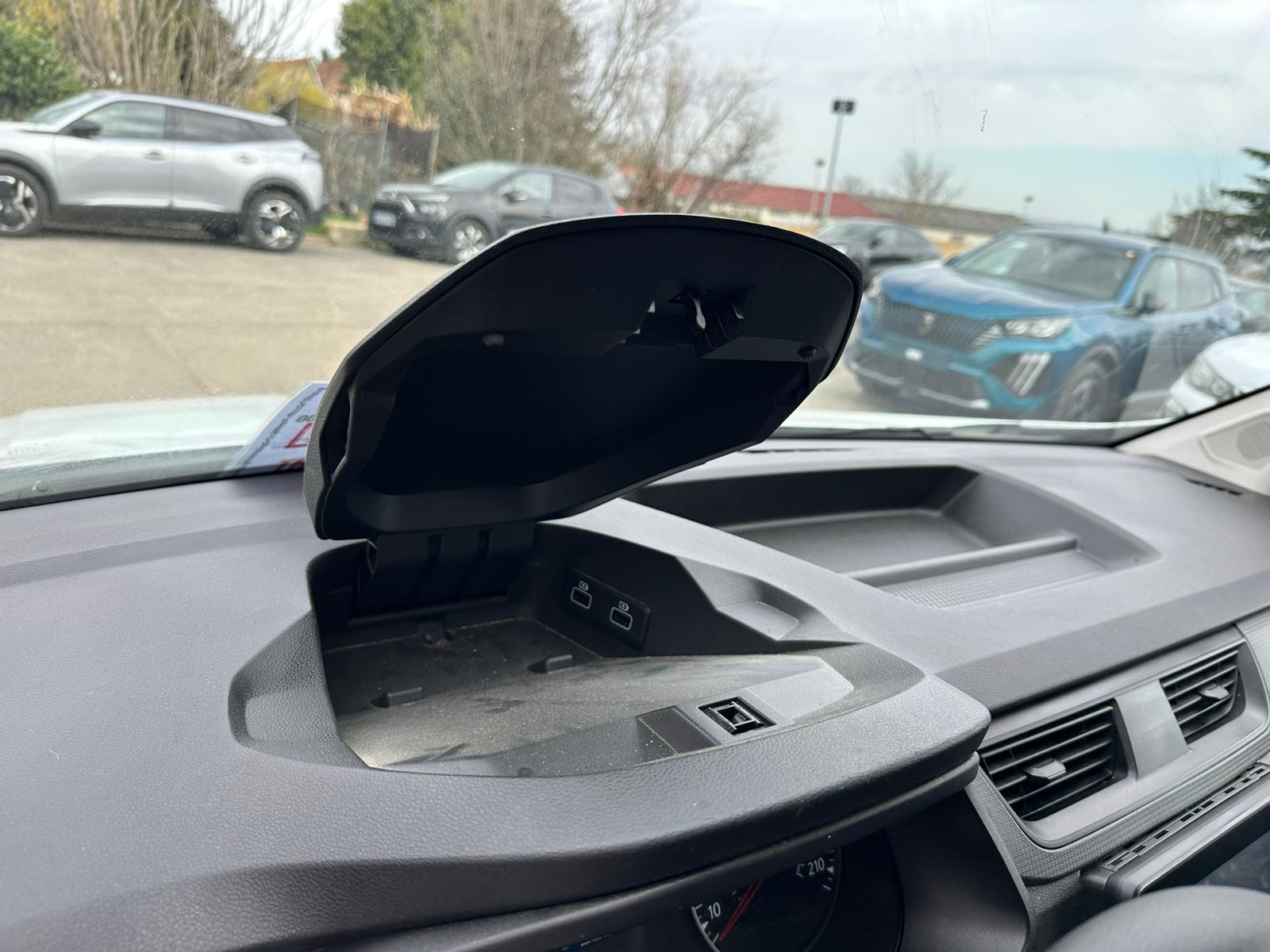 Achat RENAULT EXPRESS VAN 1.3 TCE 100 EXPRESS VAN – 22 CONFORT 28/06/2023 en France pour importation en Algérie (Occasion). Spécialiste Export -3 ans, CCR, Mujahid chez DJ CAR. Réf 10ytq133