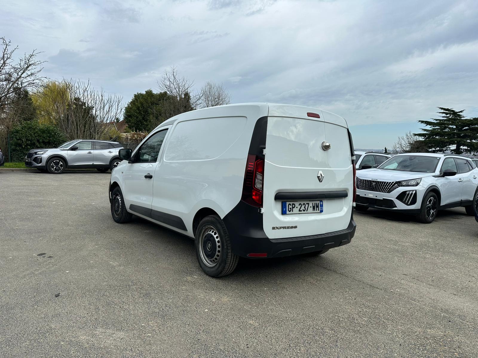 Achat RENAULT EXPRESS VAN 1.3 TCE 100 EXPRESS VAN – 22 CONFORT 28/06/2023 en France pour importation en Algérie (Occasion). Spécialiste Export -3 ans, CCR, Mujahid chez DJ CAR. Réf 10ytq133