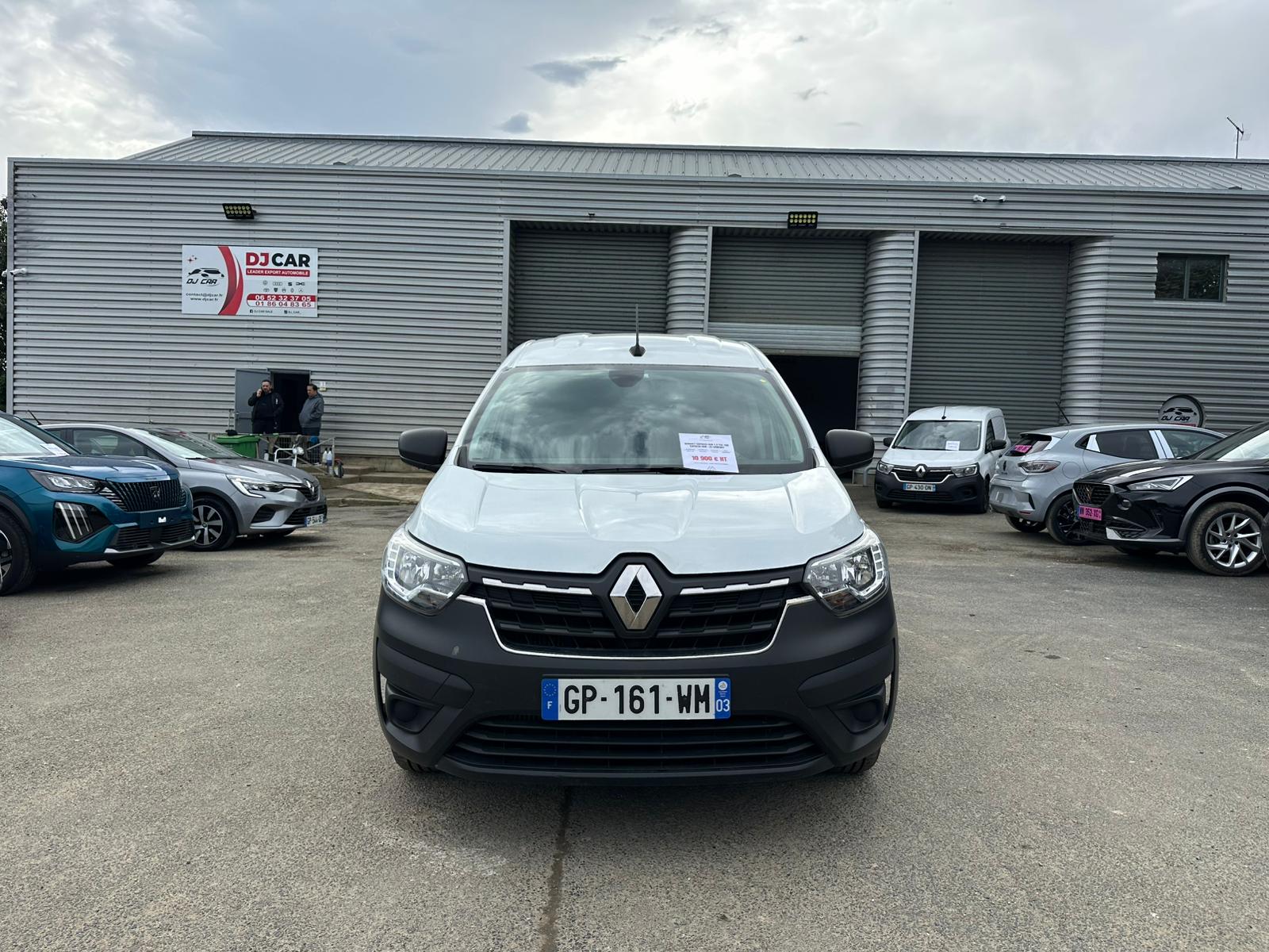 Achat RENAULT EXPRESS VAN 1.3 TCE 100 EXPRESS VAN – 22 CONFORT 28/06/2023 en France pour importation en Algérie (Occasion). Spécialiste Export -3 ans, CCR, Mujahid chez DJ CAR. Réf 2bu6nvwwn