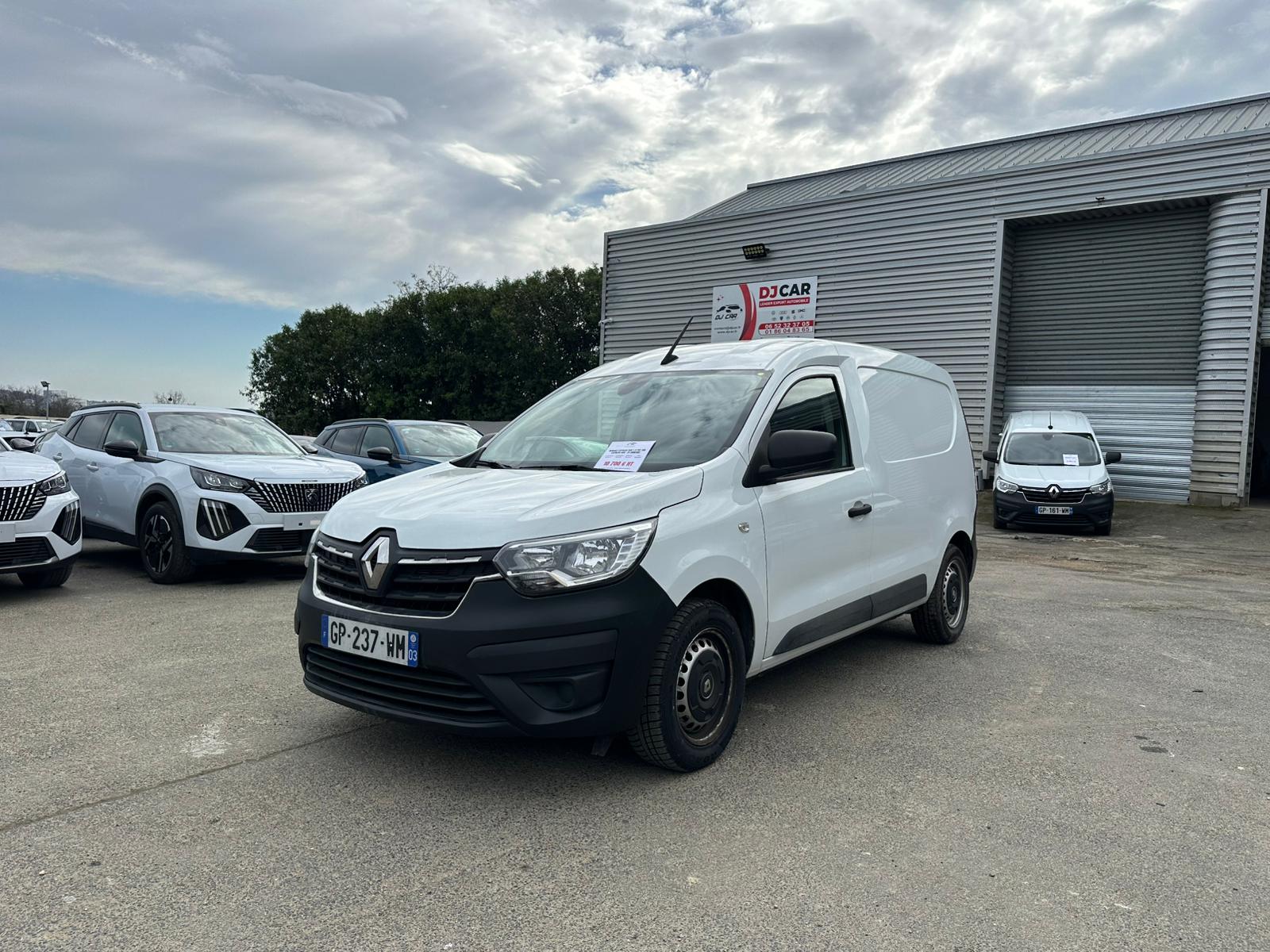 Achat RENAULT EXPRESS VAN 1.3 TCE 100 EXPRESS VAN – 22 CONFORT 28/06/2023 en France pour importation en Algérie (Occasion). Spécialiste Export -3 ans, CCR, Mujahid chez DJ CAR. Réf 10ytq133