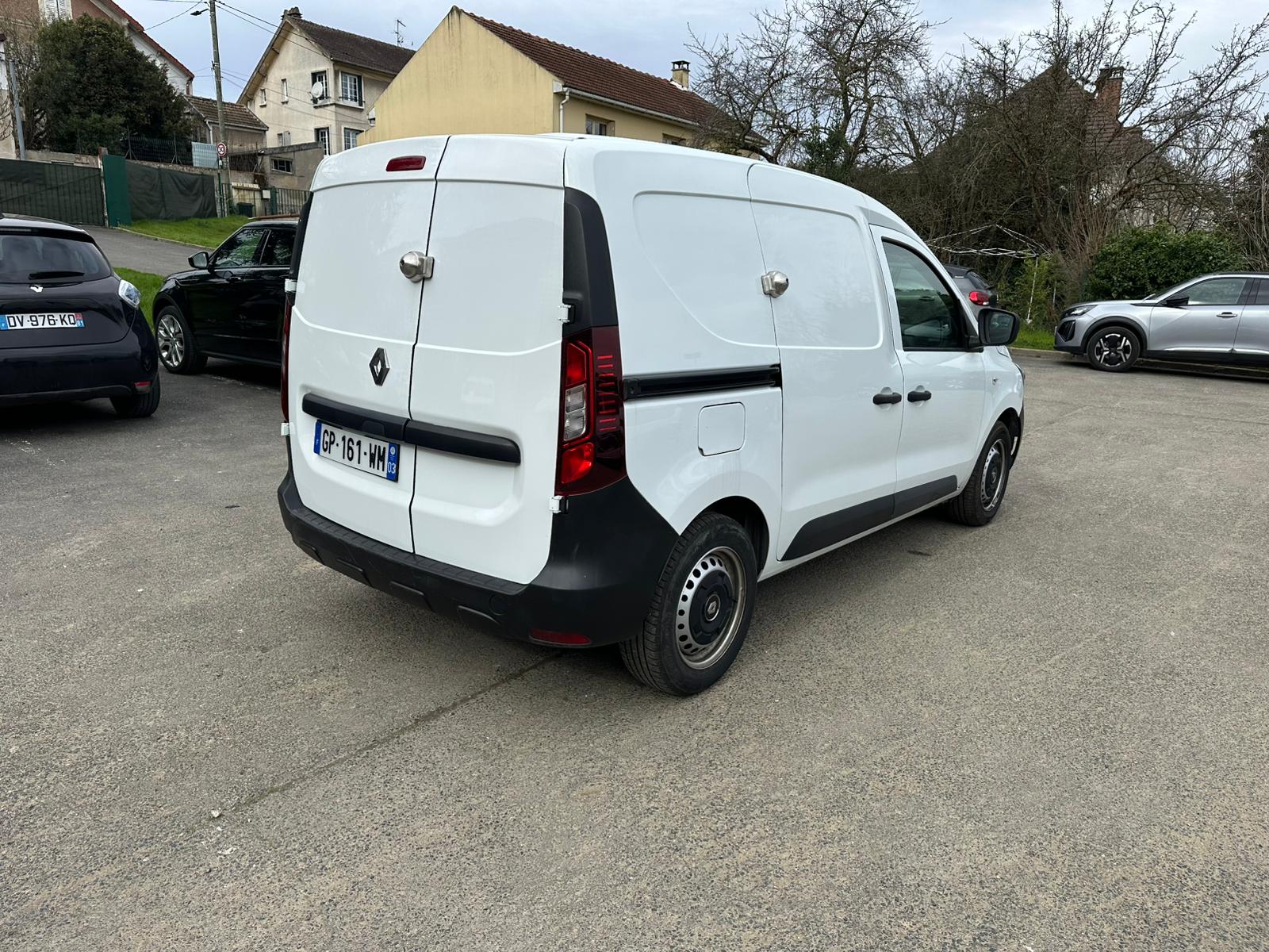 Achat RENAULT EXPRESS VAN 1.3 TCE 100 EXPRESS VAN – 22 CONFORT 28/06/2023 en France pour importation en Algérie (Occasion). Spécialiste Export -3 ans, CCR, Mujahid chez DJ CAR. Réf 2bu6nvwwn