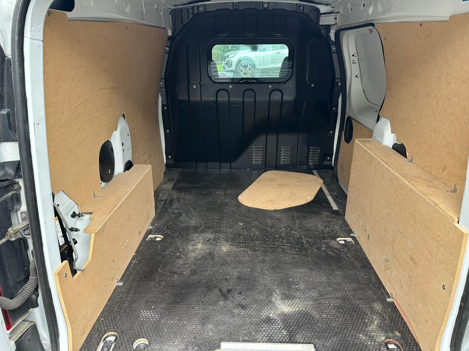 Achat RENAULT EXPRESS VAN 1.3 TCE 100 EXPRESS VAN – 22 CONFORT 28/06/2023 en France pour importation en Algérie (Occasion). Spécialiste Export -3 ans, CCR, Mujahid chez DJ CAR. Réf 10ytq133