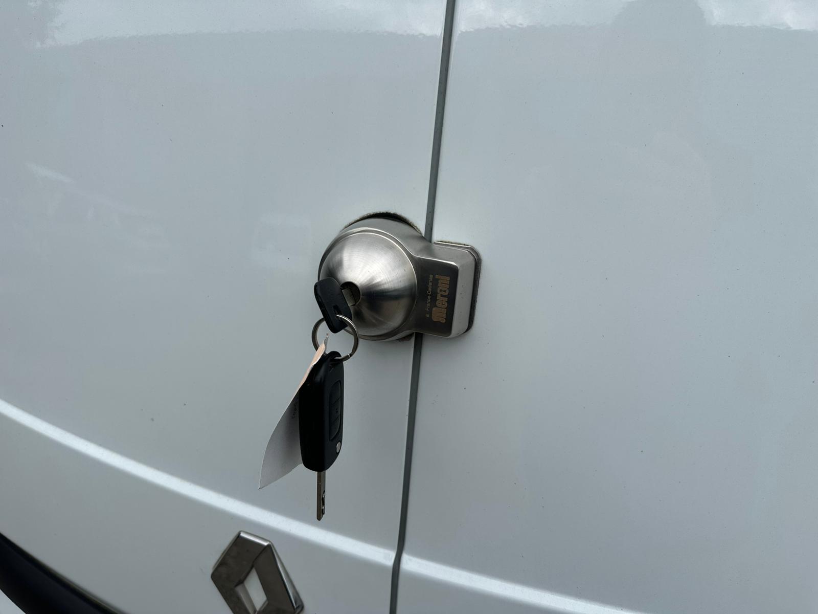 Achat RENAULT EXPRESS VAN 1.3 TCE 100 EXPRESS VAN – 22 CONFORT 28/06/2023 en France pour importation en Algérie (Occasion). Spécialiste Export -3 ans, CCR, Mujahid chez DJ CAR. Réf 10ytq133