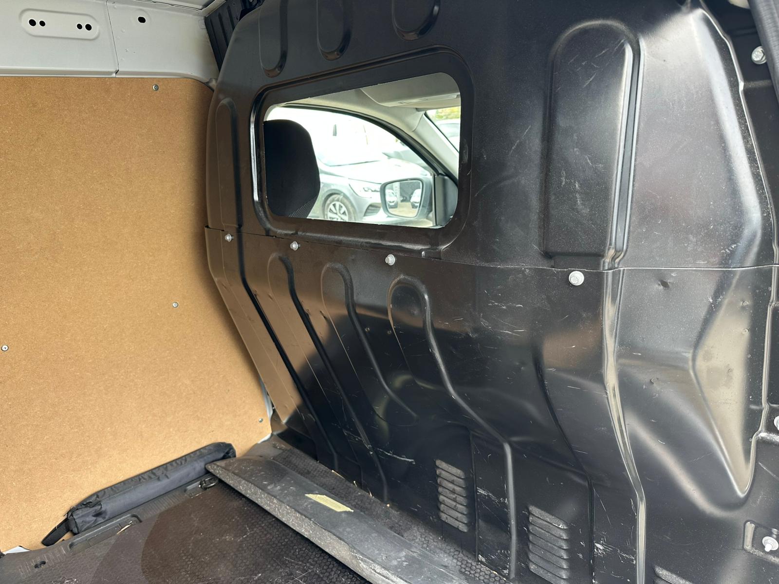 Achat RENAULT EXPRESS VAN 1.3 TCE 100 EXPRESS VAN – 22 CONFORT 28/06/2023 en France pour importation en Algérie (Occasion). Spécialiste Export -3 ans, CCR, Mujahid chez DJ CAR. Réf 2bu6nvwwn