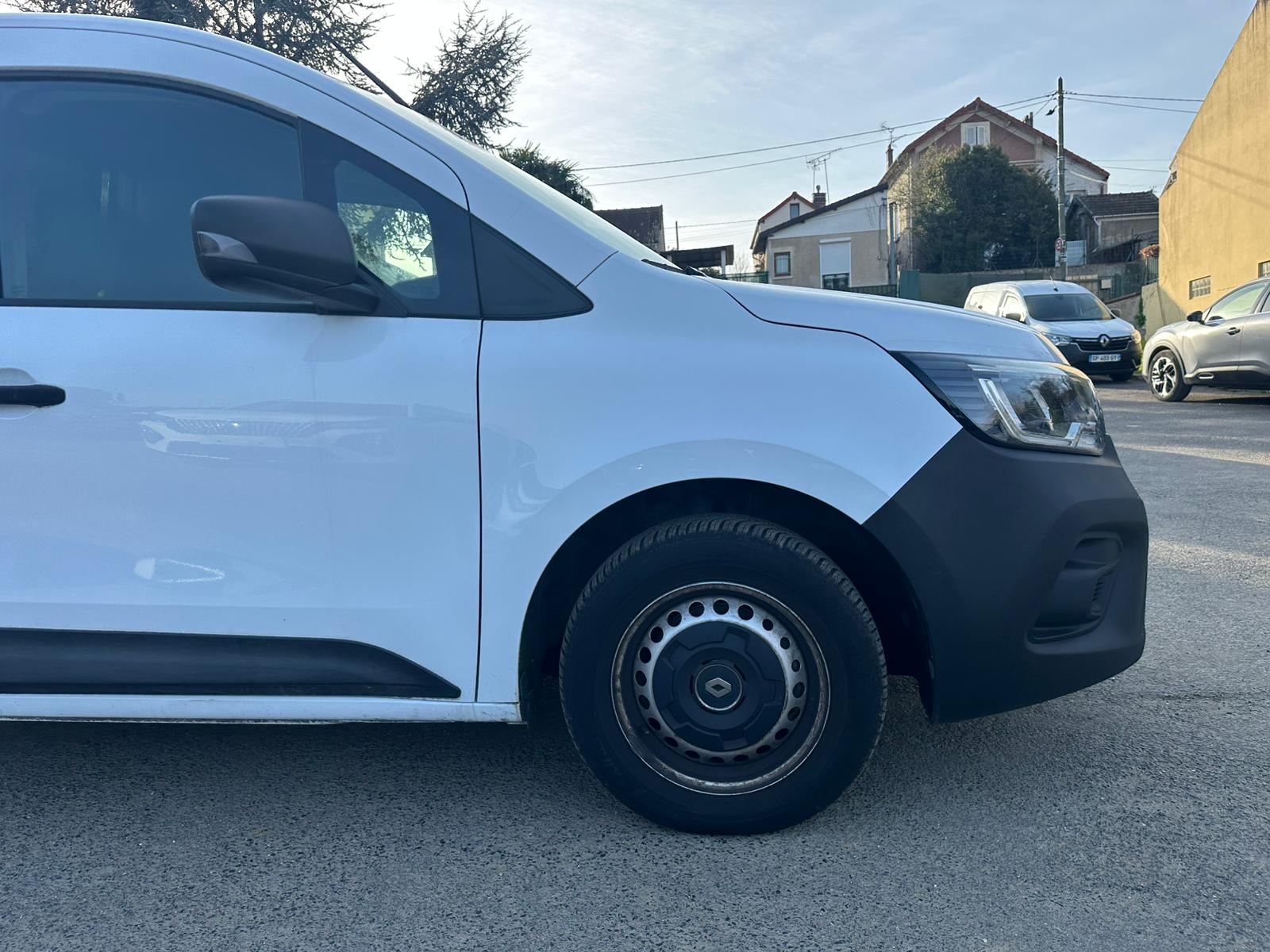 Achat RENAULT KANGOO VAN 1.3 TCE 100 KANGOO VAN – GRAND CONFORT 26/05/2023 en France pour importation en Algérie (Occasion). Spécialiste Export -3 ans, CCR, Mujahid chez DJ CAR. Réf 52075c