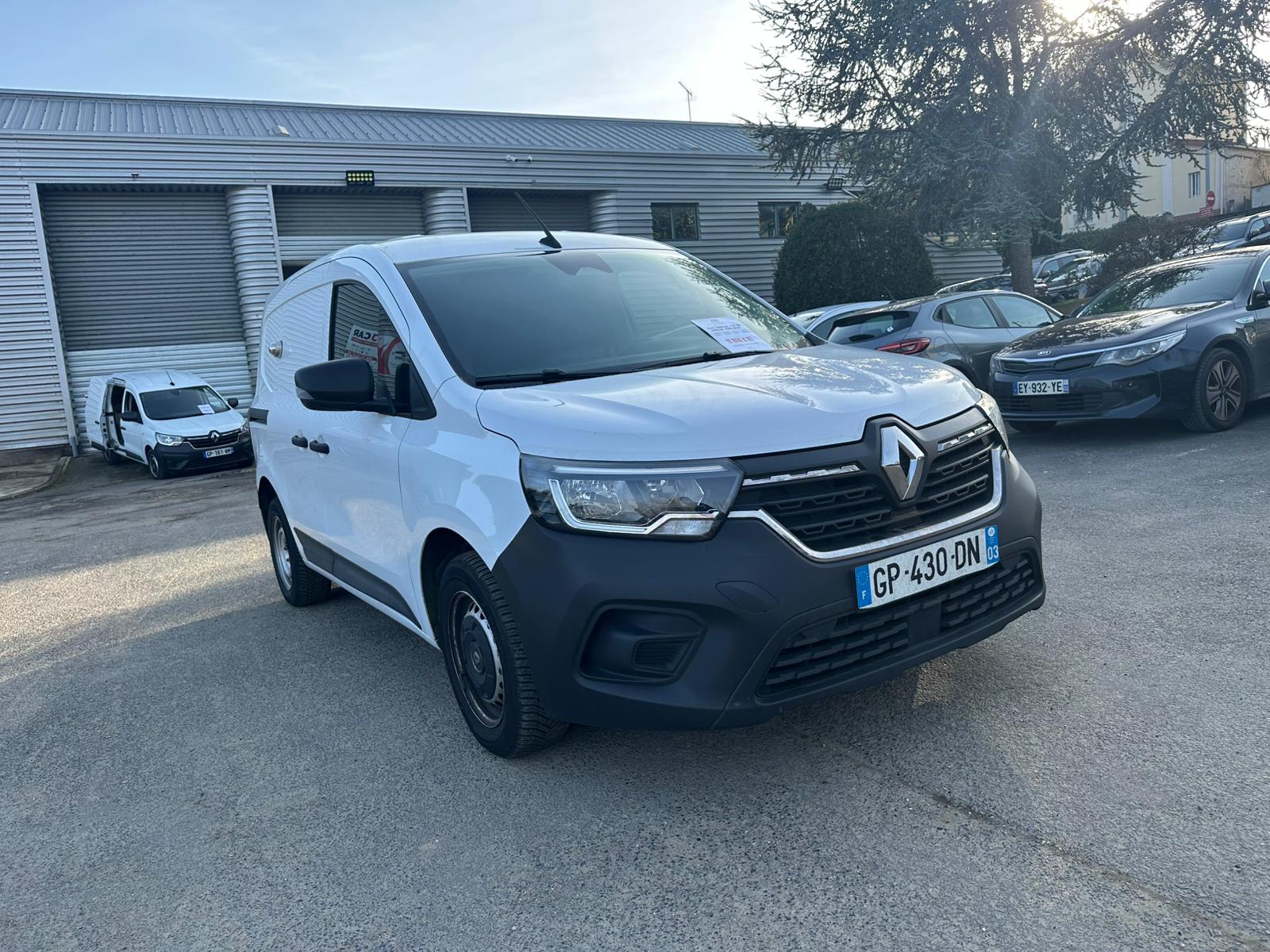 Achat RENAULT KANGOO VAN 1.3 TCE 100 KANGOO VAN – GRAND CONFORT 26/05/2023 en France pour importation en Algérie (Occasion). Spécialiste Export -3 ans, CCR, Mujahid chez DJ CAR. Réf 52075c