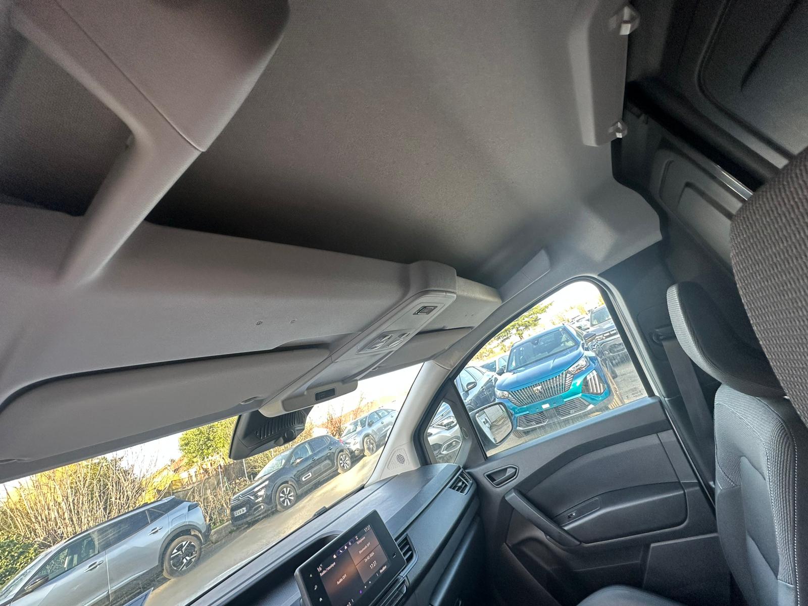 Achat RENAULT KANGOO VAN 1.3 TCE 100 KANGOO VAN – GRAND CONFORT 26/05/2023 en France pour importation en Algérie (Occasion). Spécialiste Export -3 ans, CCR, Mujahid chez DJ CAR. Réf 52075c