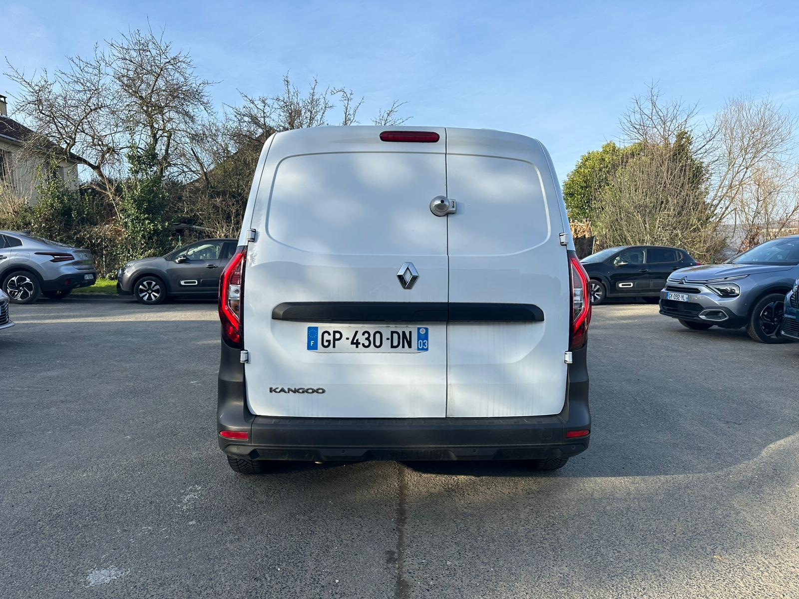 Achat RENAULT KANGOO VAN 1.3 TCE 100 KANGOO VAN – GRAND CONFORT 26/05/2023 en France pour importation en Algérie (Occasion). Spécialiste Export -3 ans, CCR, Mujahid chez DJ CAR. Réf 52075c