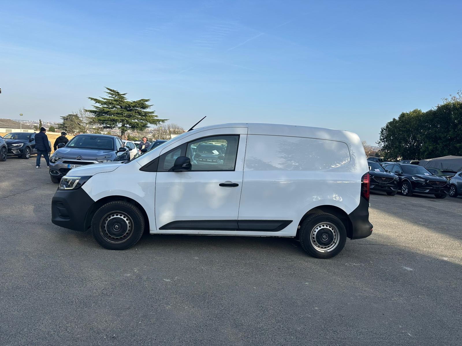 Achat RENAULT KANGOO VAN 1.3 TCE 100 KANGOO VAN – GRAND CONFORT 26/05/2023 en France pour importation en Algérie (Occasion). Spécialiste Export -3 ans, CCR, Mujahid chez DJ CAR. Réf 52075c
