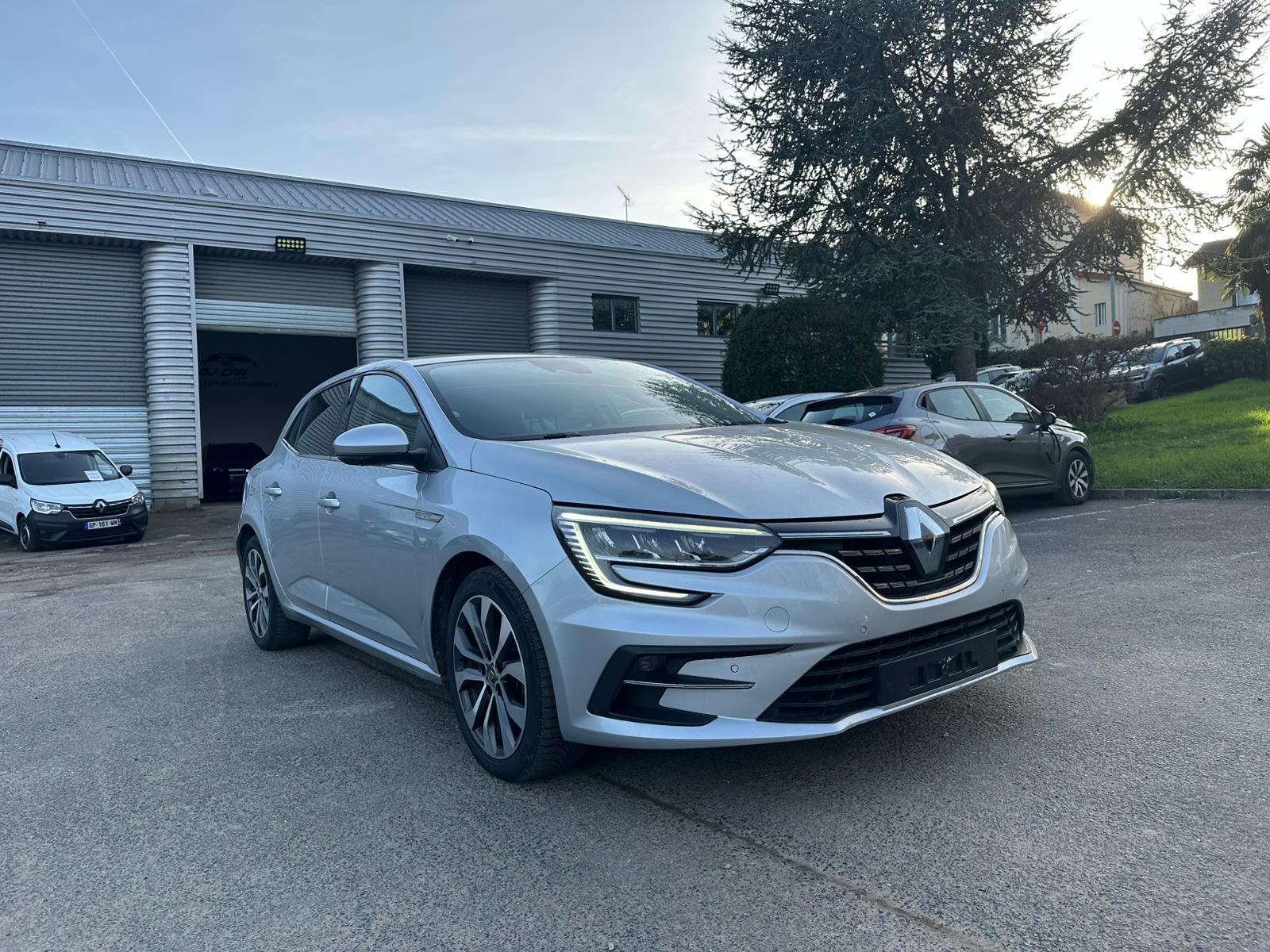 Achat RENAULT MEGANE IV BERLINE 1.3 TCe 140 EDC Techno – 5P 17/05/2023 en France pour importation en Algérie (Occasion). Spécialiste Export -3 ans, CCR, Mujahid chez DJ CAR. Réf cpy6tmz