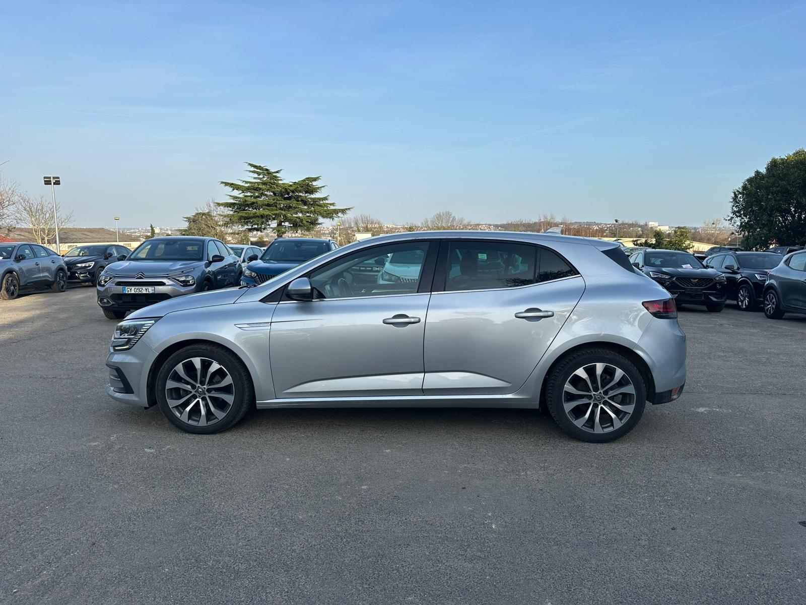 Achat RENAULT MEGANE IV BERLINE 1.3 TCe 140 EDC Techno – 5P 17/05/2023 en France pour importation en Algérie (Occasion). Spécialiste Export -3 ans, CCR, Mujahid chez DJ CAR. Réf cpy6tmz