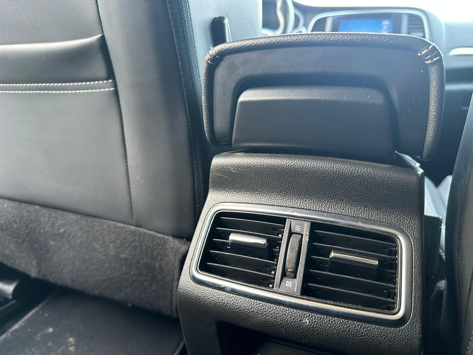 Achat RENAULT MEGANE IV BERLINE 1.3 TCe 140 EDC Techno – 5P 17/05/2023 en France pour importation en Algérie (Occasion). Spécialiste Export -3 ans, CCR, Mujahid chez DJ CAR. Réf cpy6tmz