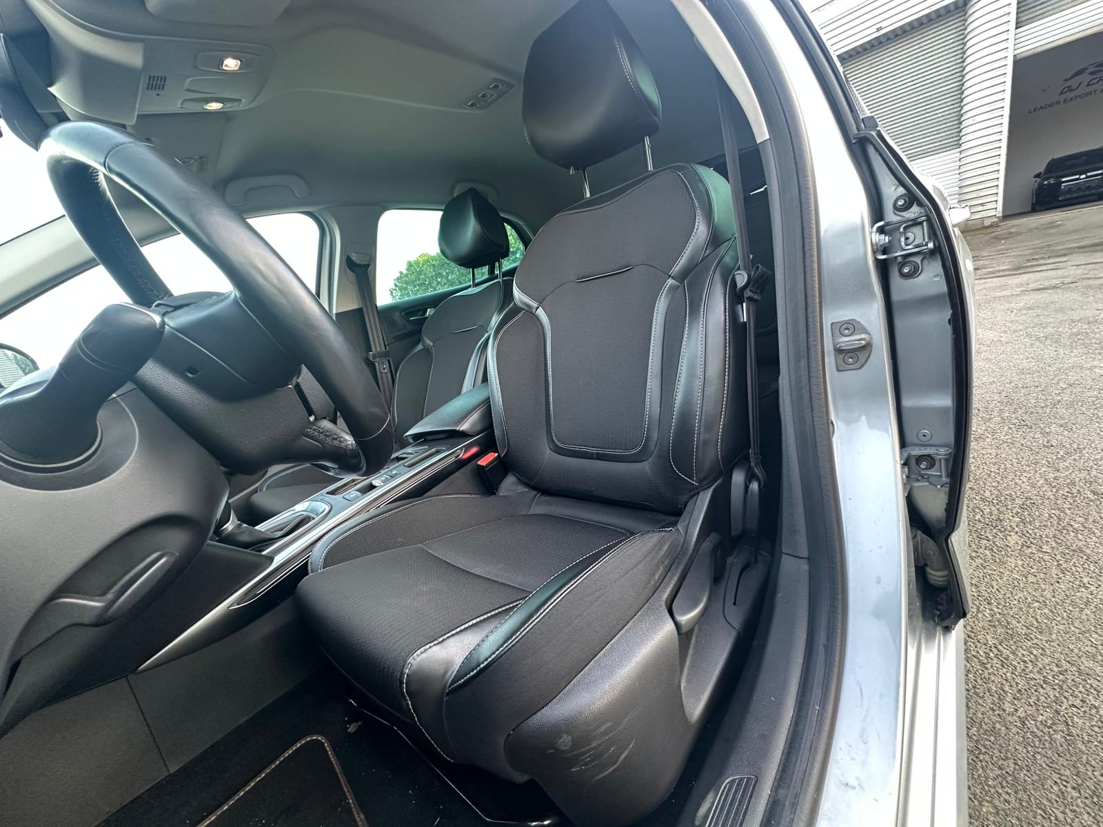 Achat RENAULT MEGANE IV BERLINE 1.3 TCe 140 EDC Techno – 5P 17/05/2023 en France pour importation en Algérie (Occasion). Spécialiste Export -3 ans, CCR, Mujahid chez DJ CAR. Réf cpy6tmz