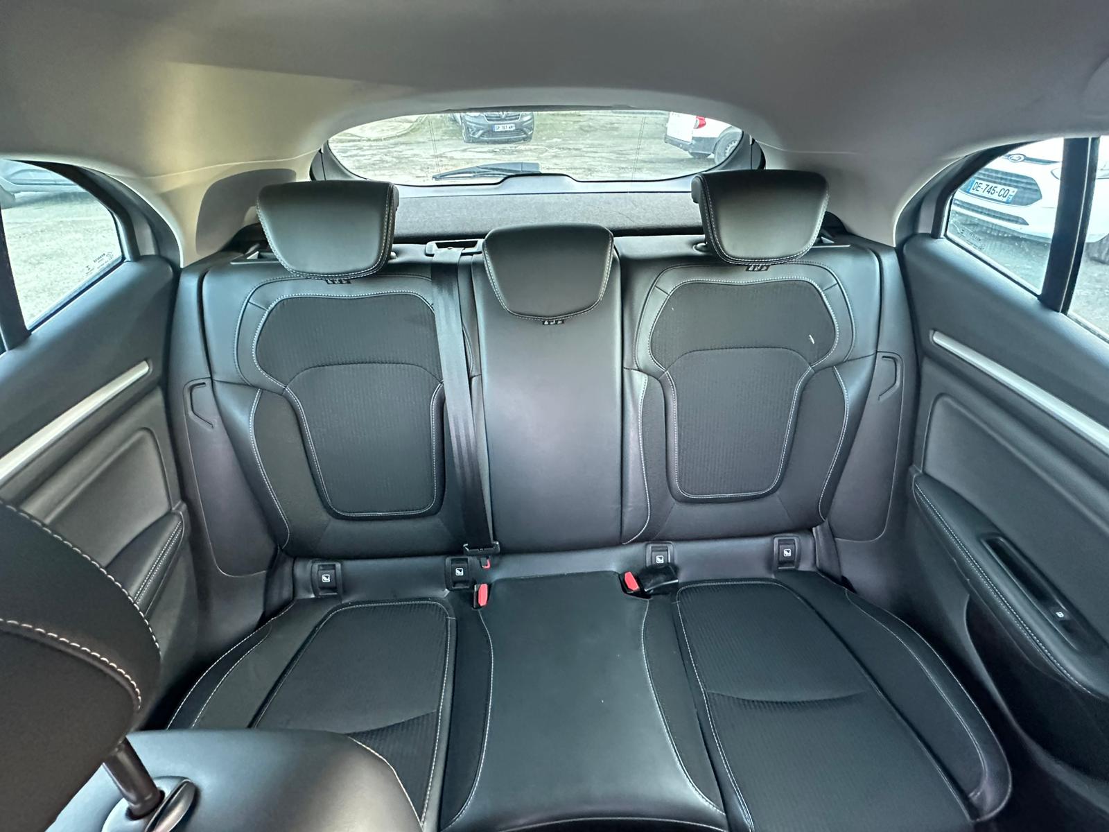 Achat RENAULT MEGANE IV BERLINE 1.3 TCe 140 EDC Techno – 5P 17/05/2023 en France pour importation en Algérie (Occasion). Spécialiste Export -3 ans, CCR, Mujahid chez DJ CAR. Réf cpy6tmz