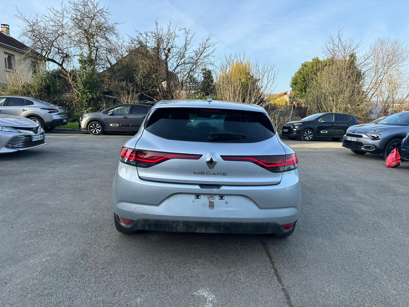 Achat RENAULT MEGANE IV BERLINE 1.3 TCe 140 EDC Techno – 5P 17/05/2023 en France pour importation en Algérie (Occasion). Spécialiste Export -3 ans, CCR, Mujahid chez DJ CAR. Réf cpy6tmz