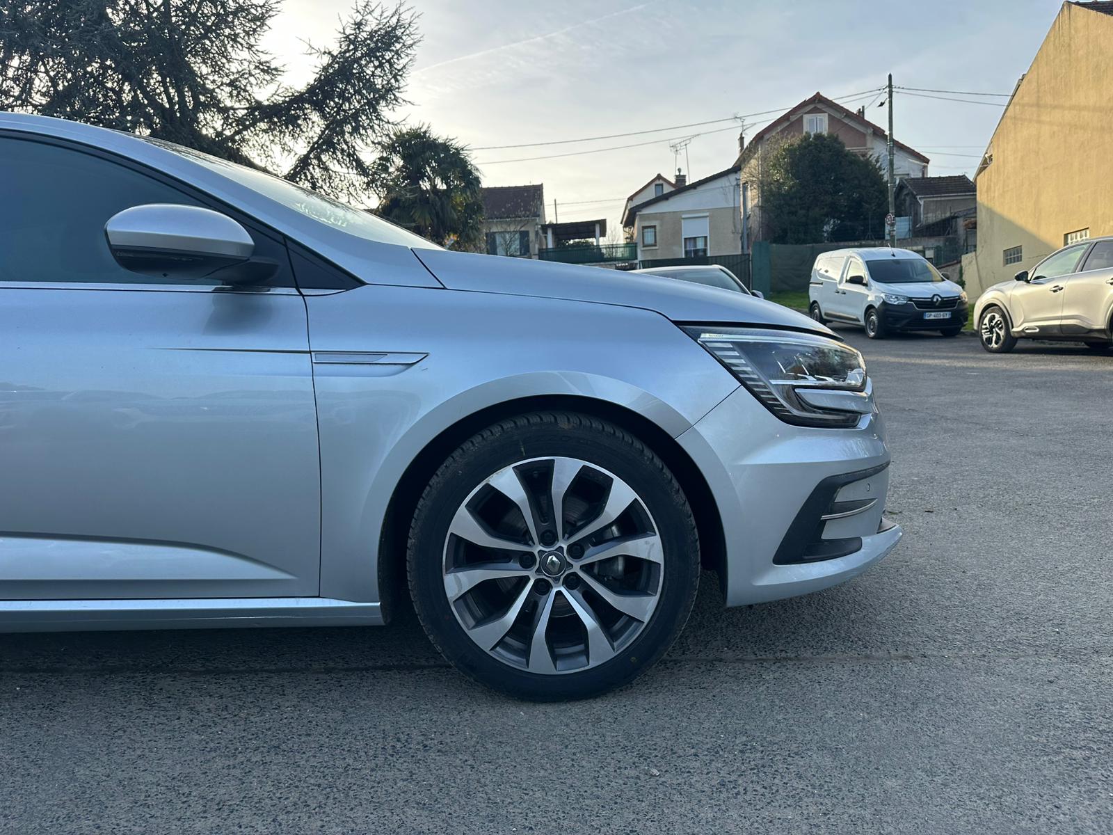 Achat RENAULT MEGANE IV BERLINE 1.3 TCe 140 EDC Techno – 5P 17/05/2023 en France pour importation en Algérie (Occasion). Spécialiste Export -3 ans, CCR, Mujahid chez DJ CAR. Réf bwdennd2f