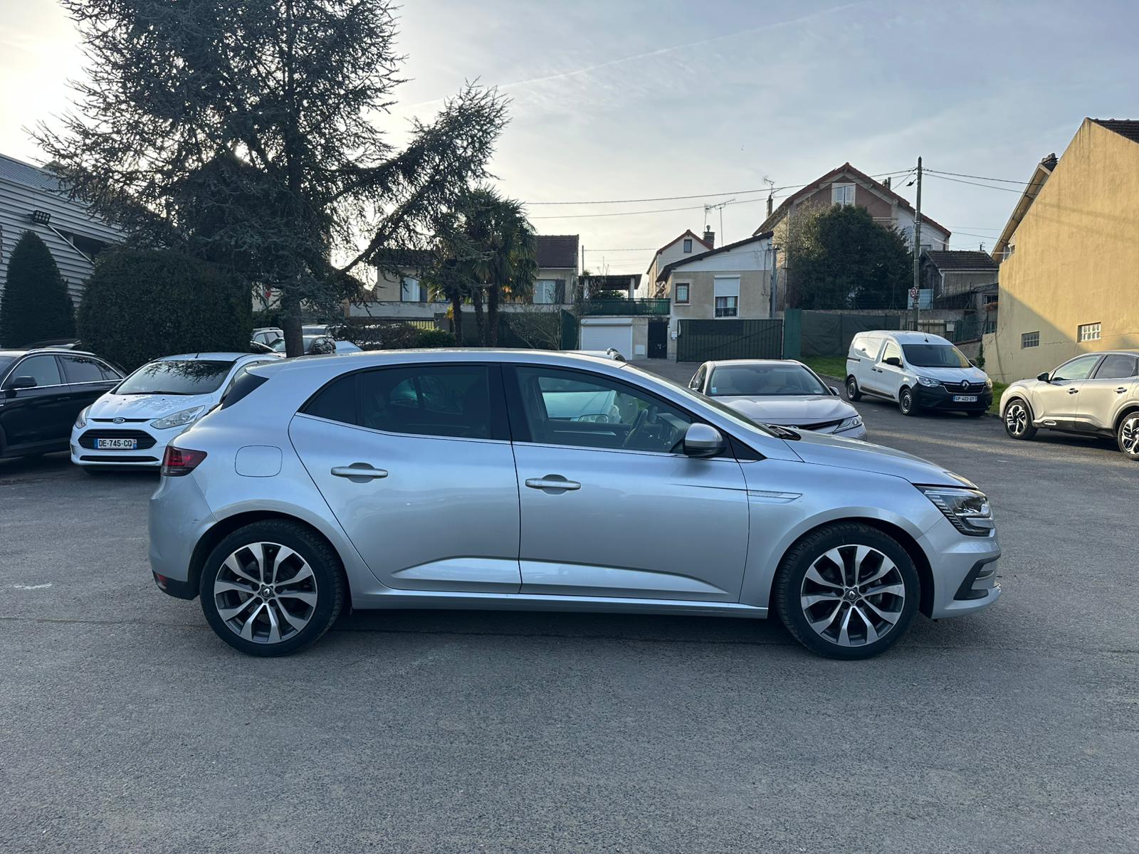 Achat RENAULT MEGANE IV BERLINE 1.3 TCe 140 EDC Techno – 5P 17/05/2023 en France pour importation en Algérie (Occasion). Spécialiste Export -3 ans, CCR, Mujahid chez DJ CAR. Réf bwdennd2f