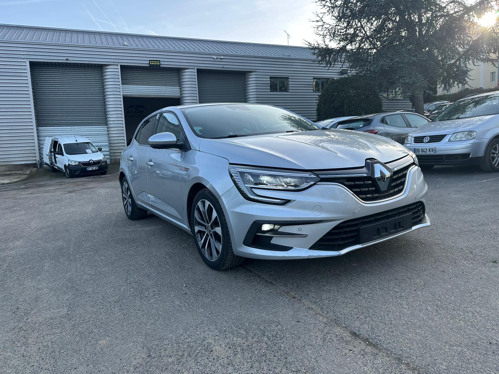 Achat RENAULT MEGANE IV BERLINE 1.3 TCe 140 EDC Techno – 5P 17/05/2023 en France pour importation en Algérie (Occasion). Spécialiste Export -3 ans, CCR, Mujahid chez DJ CAR. Réf bwdennd2f