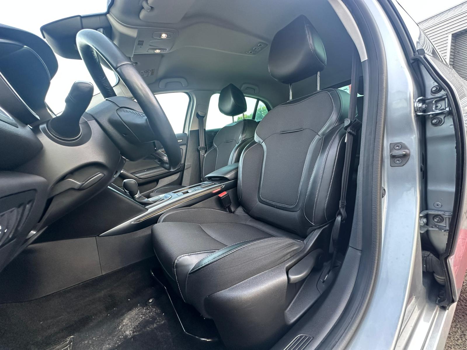 Achat RENAULT MEGANE IV BERLINE 1.3 TCe 140 EDC Techno – 5P 17/05/2023 en France pour importation en Algérie (Occasion). Spécialiste Export -3 ans, CCR, Mujahid chez DJ CAR. Réf bwdennd2f