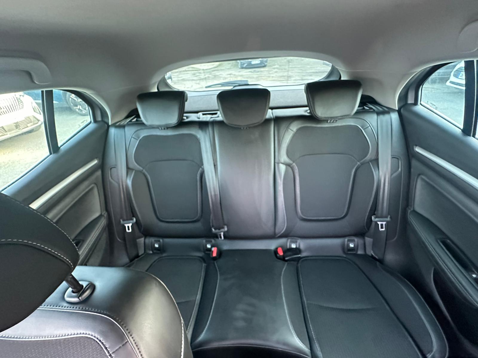 Achat RENAULT MEGANE IV BERLINE 1.3 TCe 140 EDC Techno – 5P 17/05/2023 en France pour importation en Algérie (Occasion). Spécialiste Export -3 ans, CCR, Mujahid chez DJ CAR. Réf bwdennd2f