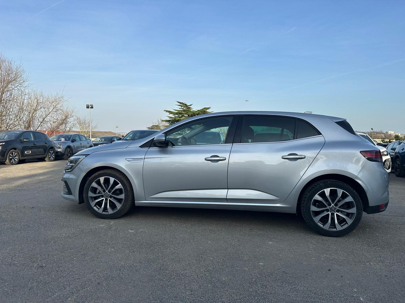 Achat RENAULT MEGANE IV BERLINE 1.3 TCe 140 EDC Techno – 5P 17/05/2023 en France pour importation en Algérie (Occasion). Spécialiste Export -3 ans, CCR, Mujahid chez DJ CAR. Réf bwdennd2f