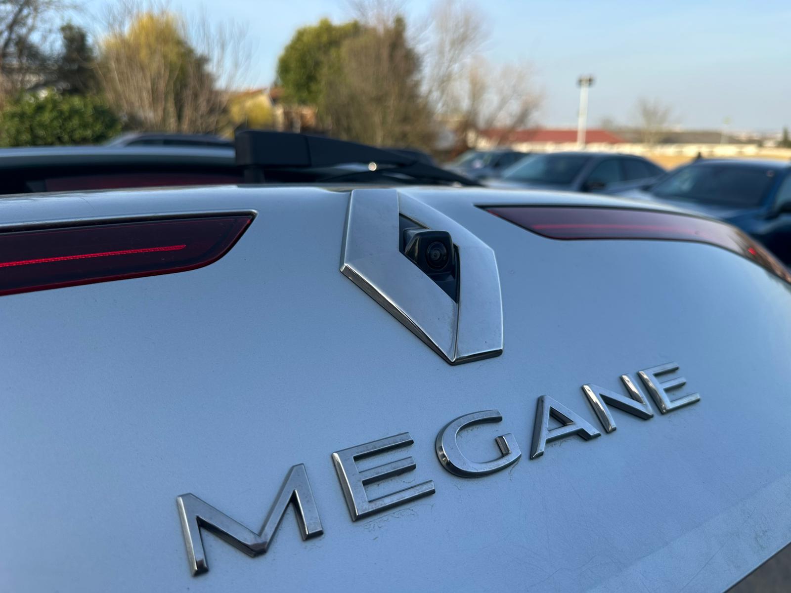 Achat RENAULT MEGANE IV BERLINE 1.3 TCe 140 EDC Techno – 5P 17/05/2023 en France pour importation en Algérie (Occasion). Spécialiste Export -3 ans, CCR, Mujahid chez DJ CAR. Réf bwdennd2f