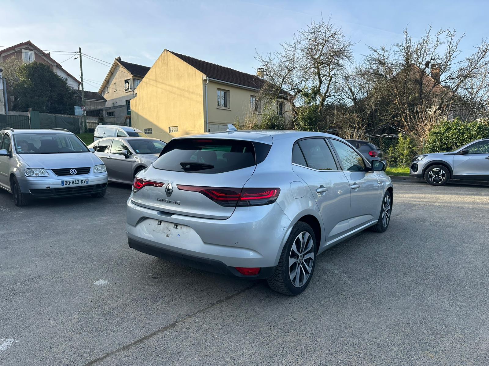 Achat RENAULT MEGANE IV BERLINE 1.3 TCe 140 EDC Techno – 5P 17/05/2023 en France pour importation en Algérie (Occasion). Spécialiste Export -3 ans, CCR, Mujahid chez DJ CAR. Réf bwdennd2f