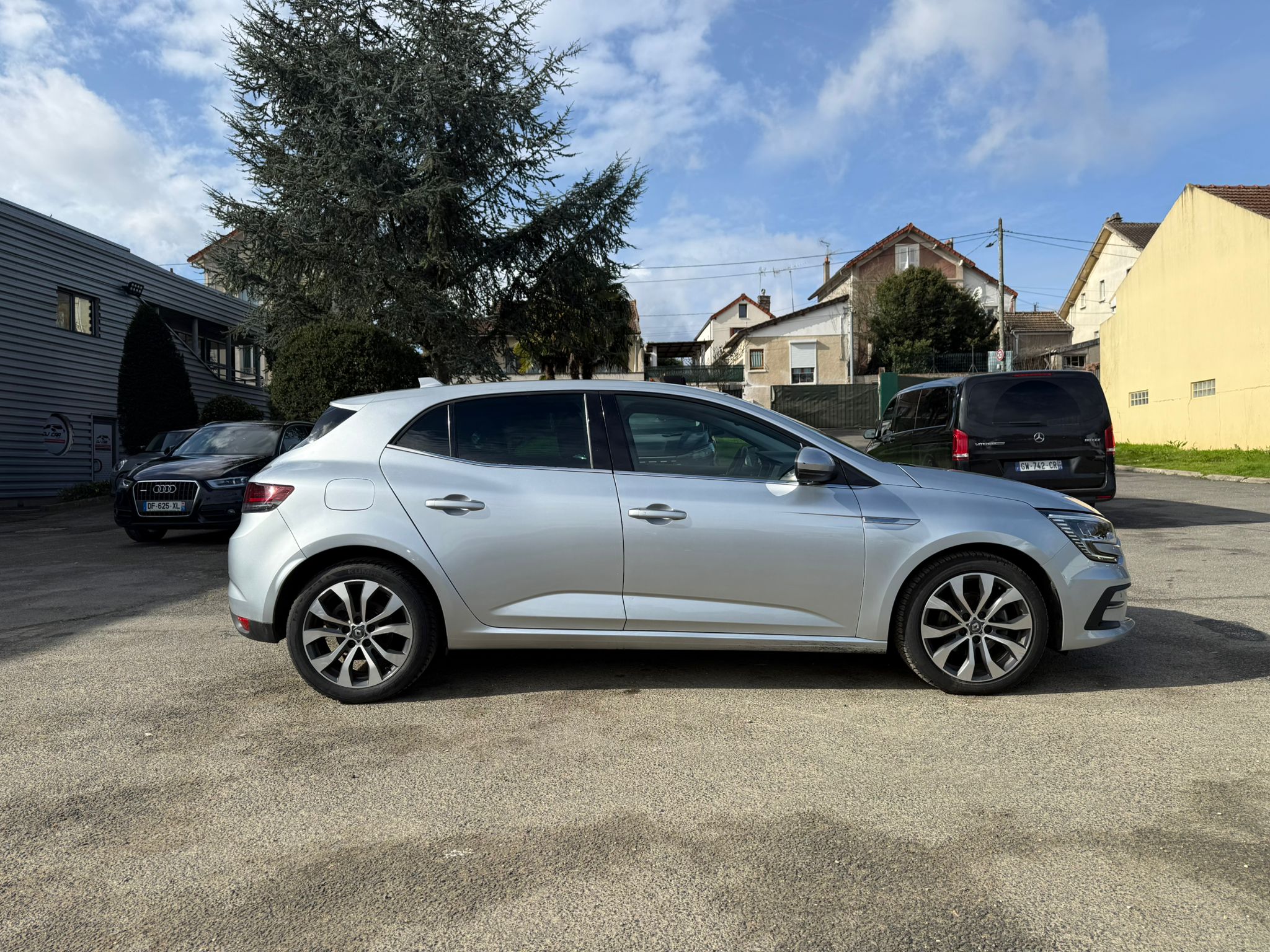 Achat RENAULT MEGANE IV BERLINE 1.3 TCe 140 EDC Techno – 5P 28/06/2023 en France pour importation en Algérie (Occasion). Spécialiste Export -3 ans, CCR, Mujahid chez DJ CAR. Réf nbb8i1re